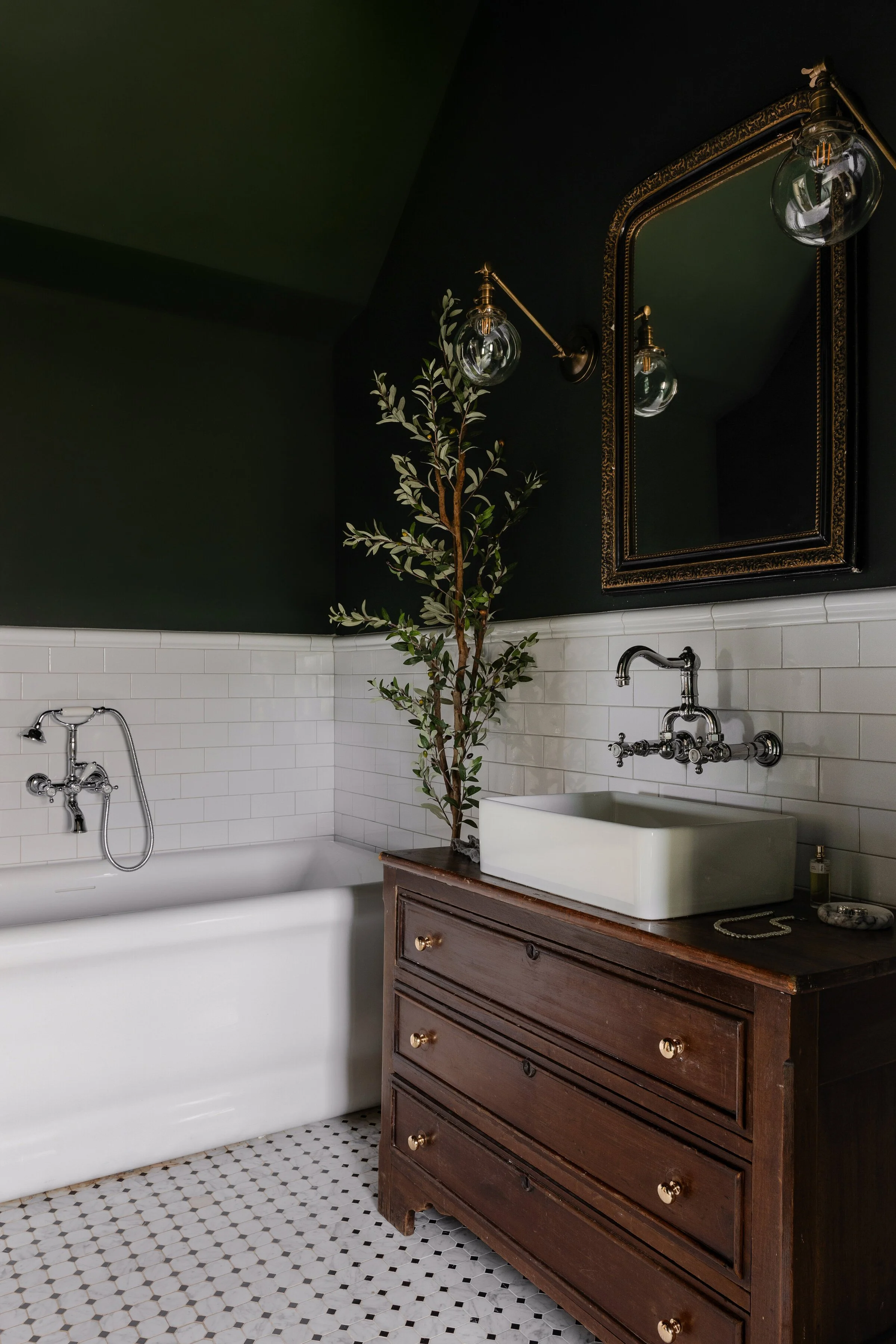 blackbuck-ridge-black-bathroom-subway-tile-lampasas-tx.jpg