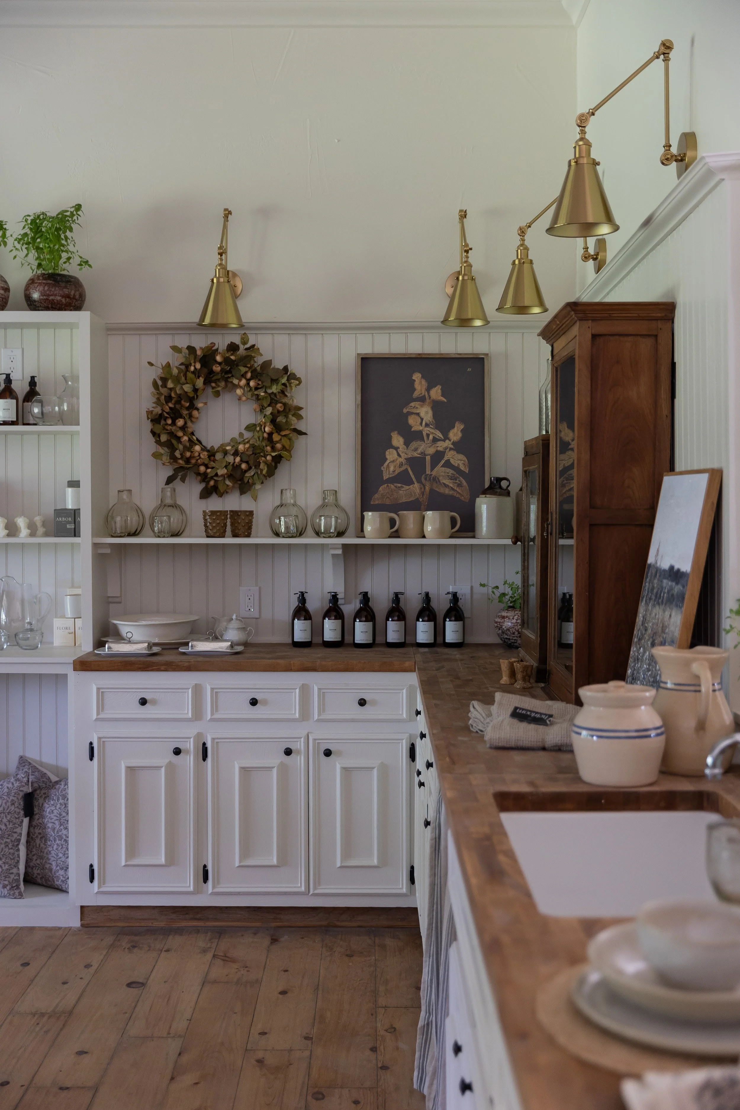 heirloom-avenue-n-built-in-shelving-wreath-marble-falls-tx.jpg