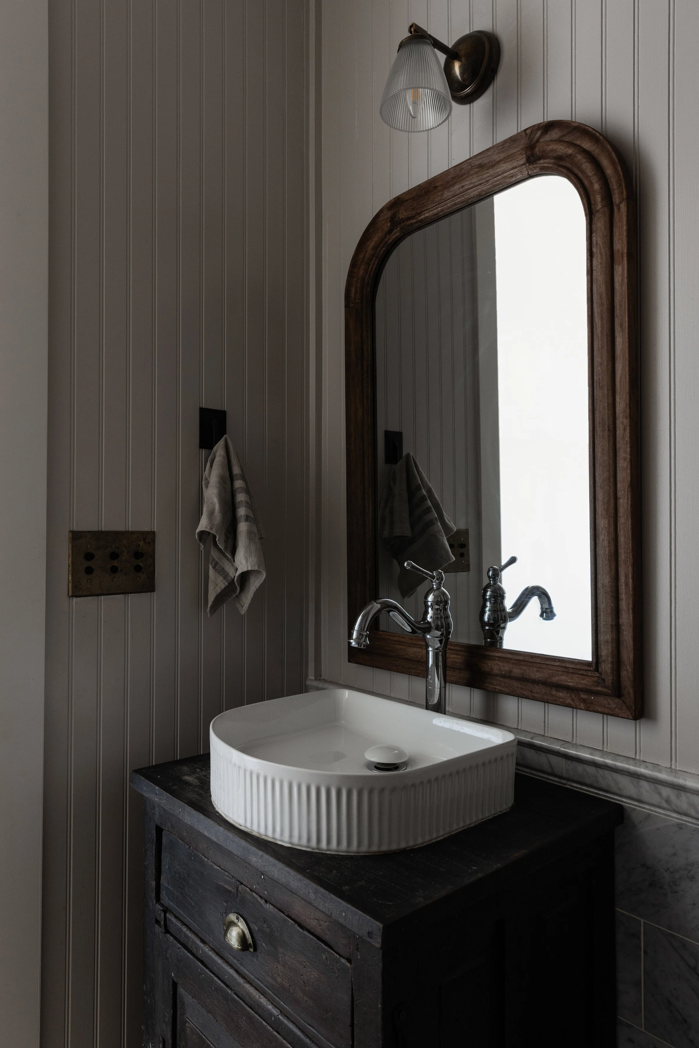 blackbuck-ridge-powder-room-arched-mirror-lampasas-tx.jpg