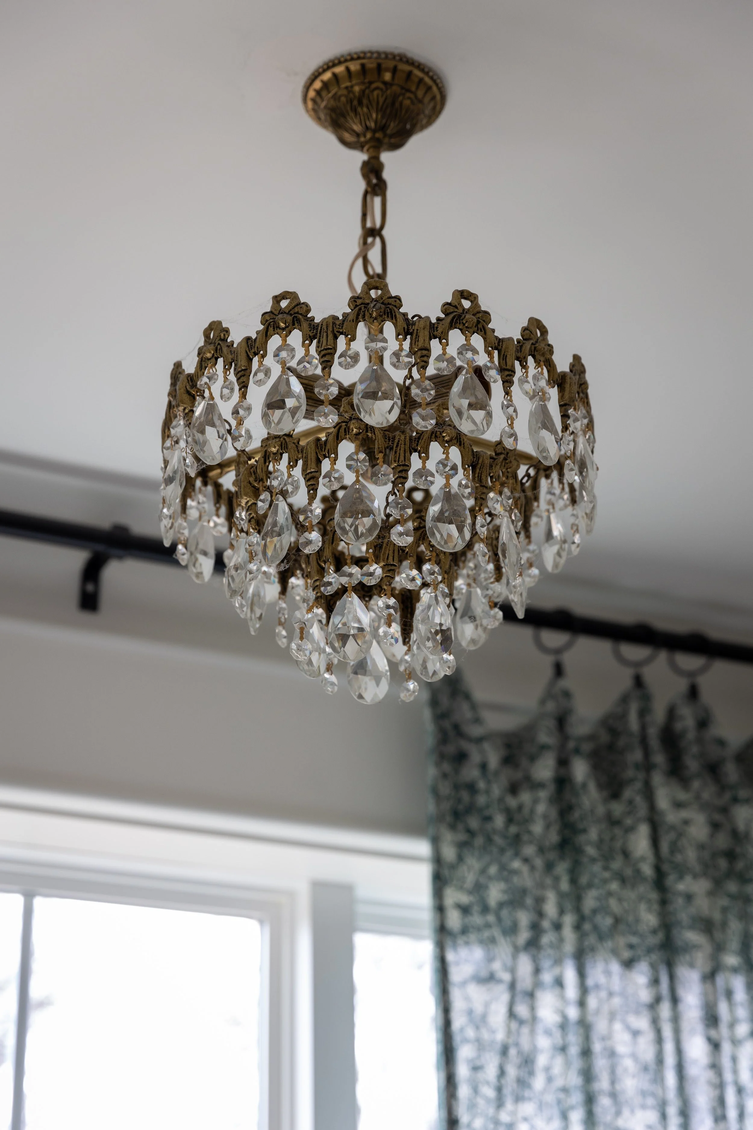 blackbuck-ridge-primary-bath-crystal-chandelier-lampasas-tx.jpg