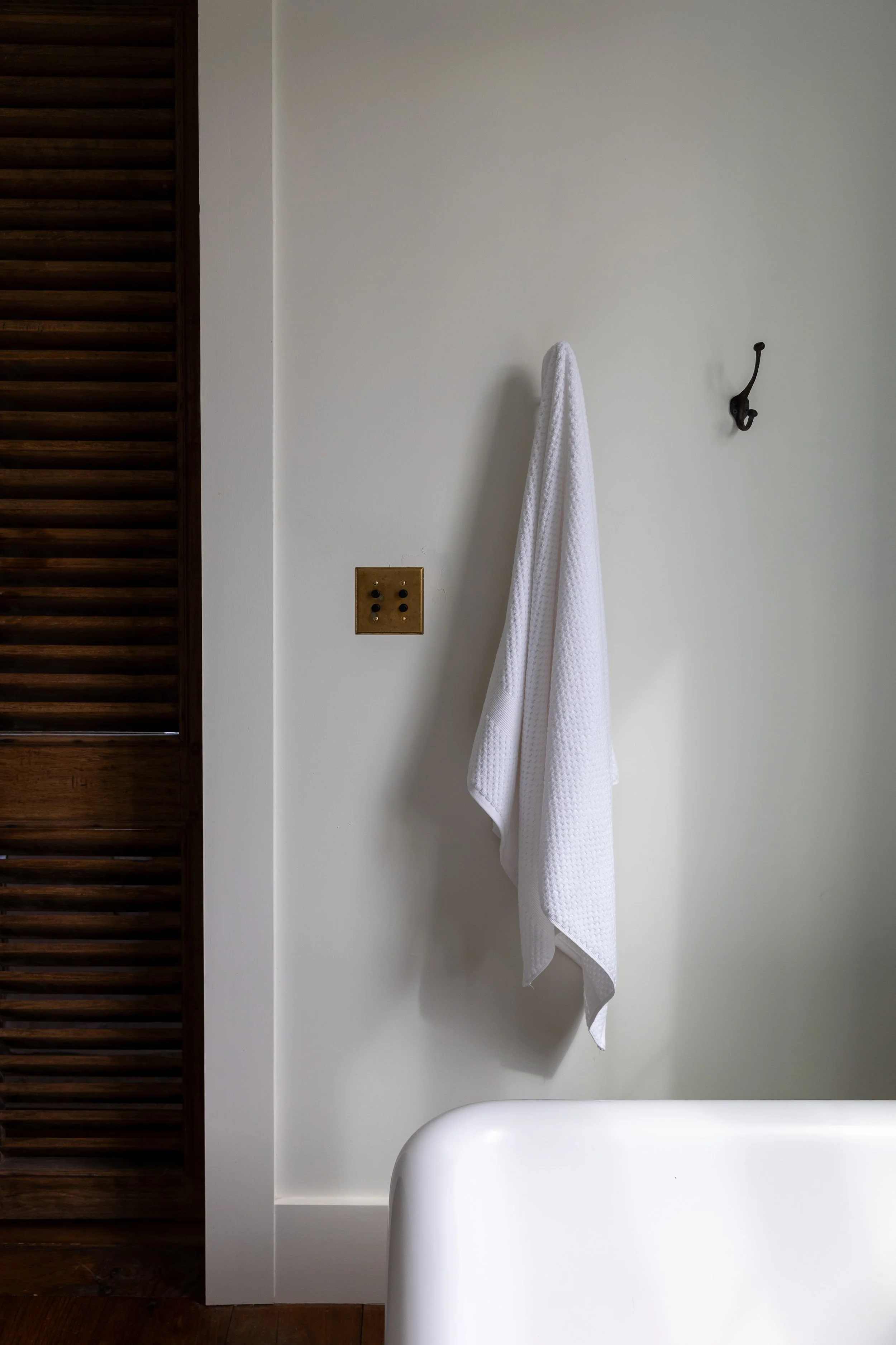 blackbuck-ridge-primary-bath-towel-hook-lampasas-tx.jpg