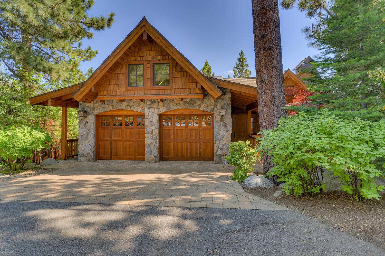 3216 Edgewater Dr Tahoe City-large-003-001-Front Exterior-1500x1000-72dpi.jpg