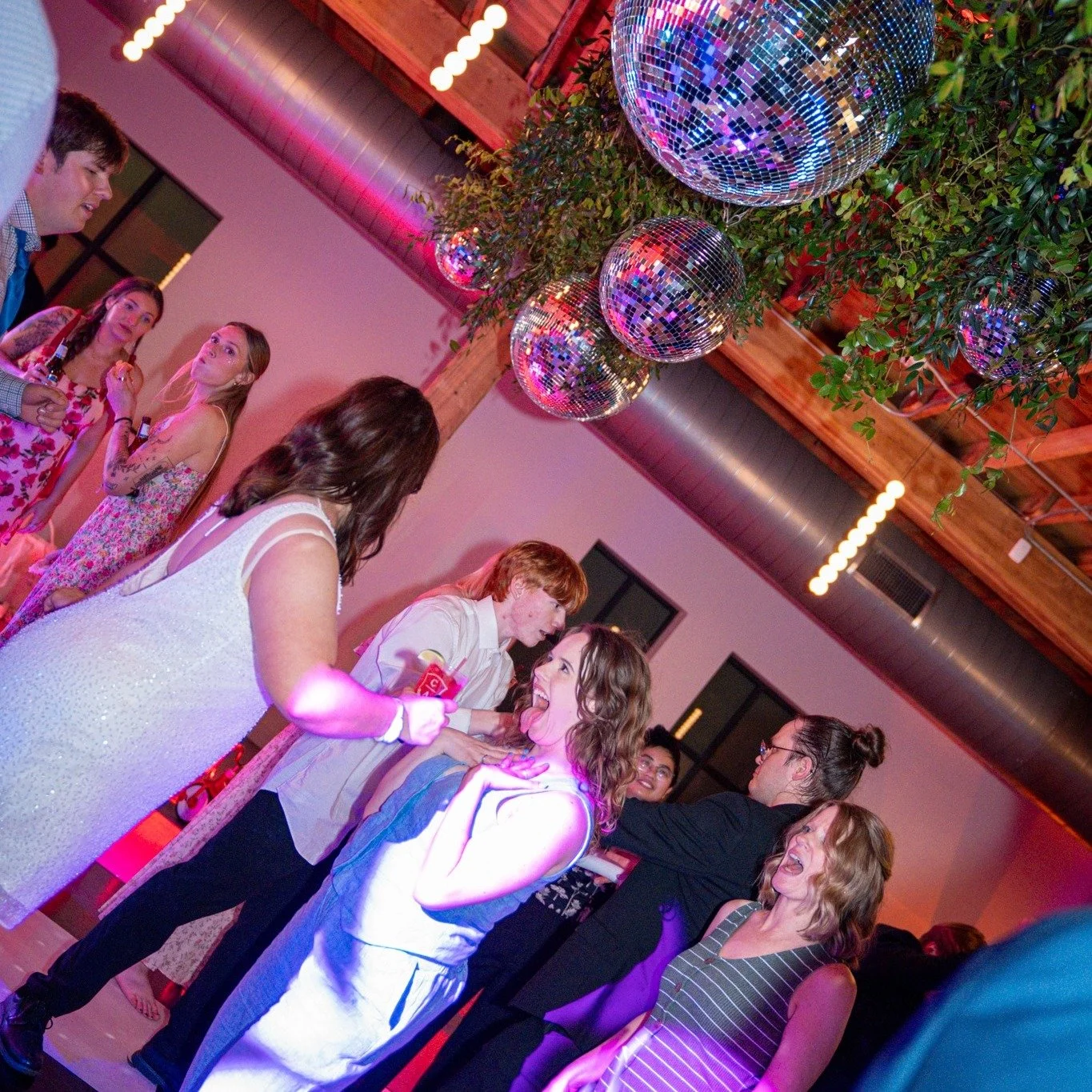 A disco in the absolute best way possible! 🪩 🍾

We couldn't get over the fabulous dance floor at @monickyards  and the floral/disco arrangement from @theflowermillsf! DJ Logan brought the beats, the lighting, and of course, the Good Times! 

Congra