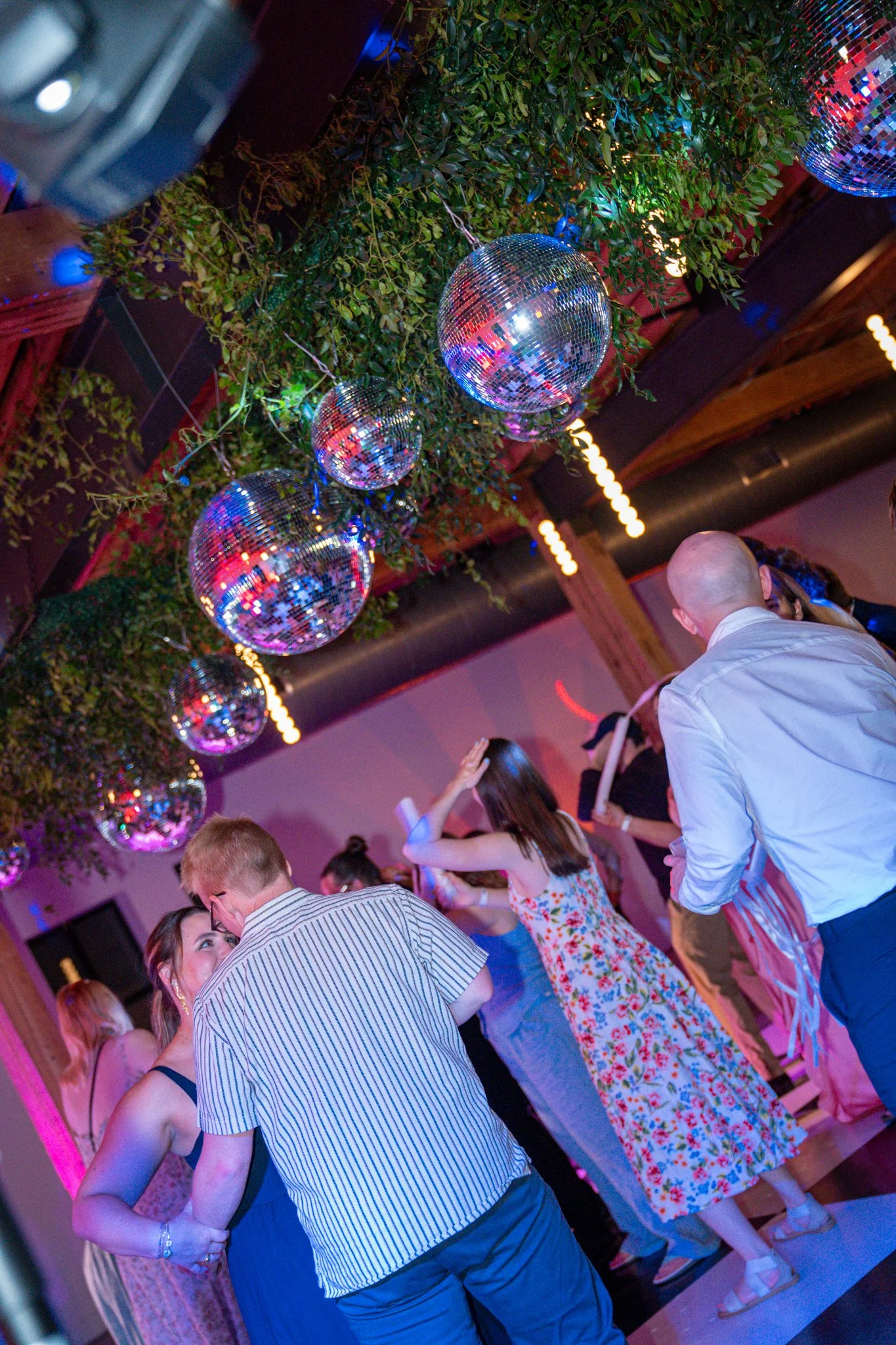 How Late Should Your Wedding Reception Go?