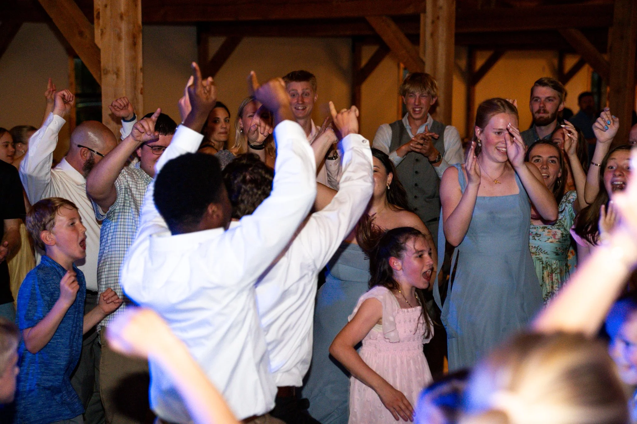 The Best Wedding DJs in Sioux Falls, SD: How to Choose the Right DJ for Your Wedding