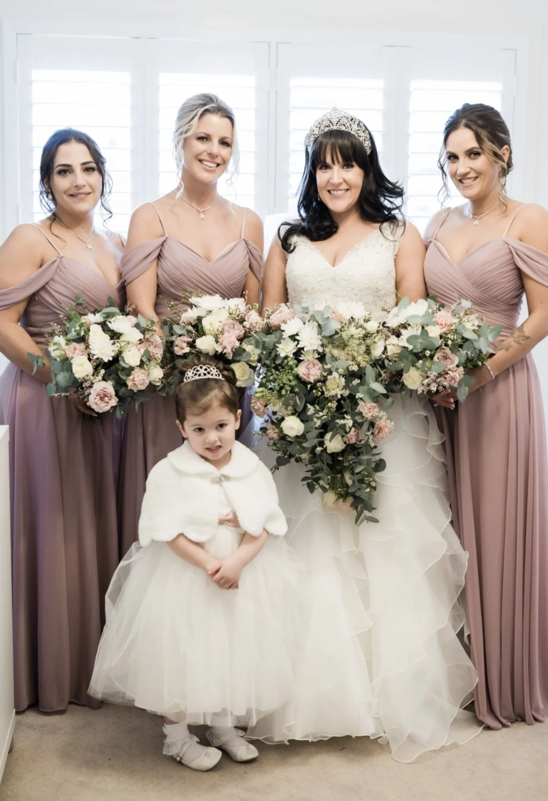 What is the process for booking a great florist for my wedding day?