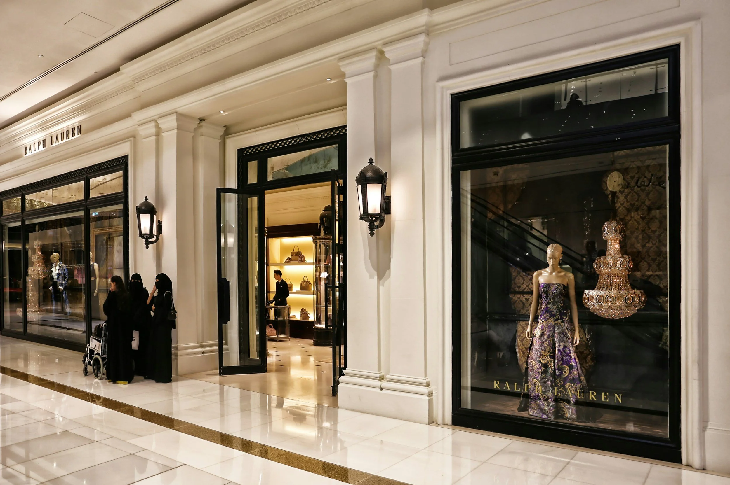 Personal Shoppers: Why They’re Just Outfit Pickers