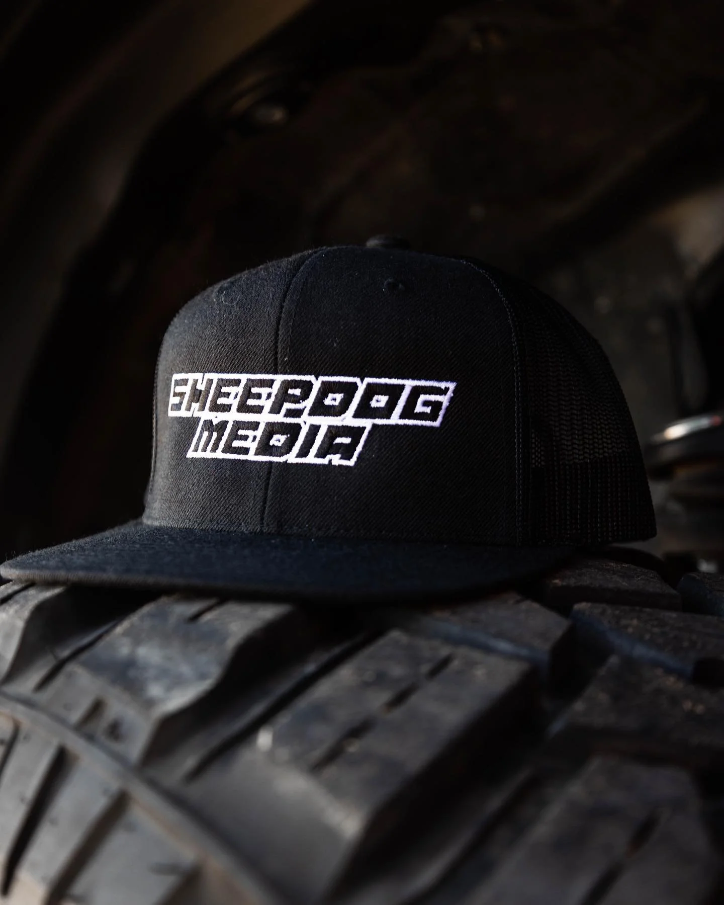 SHEEPDOG MEDIA - BLACK W/ WHITE