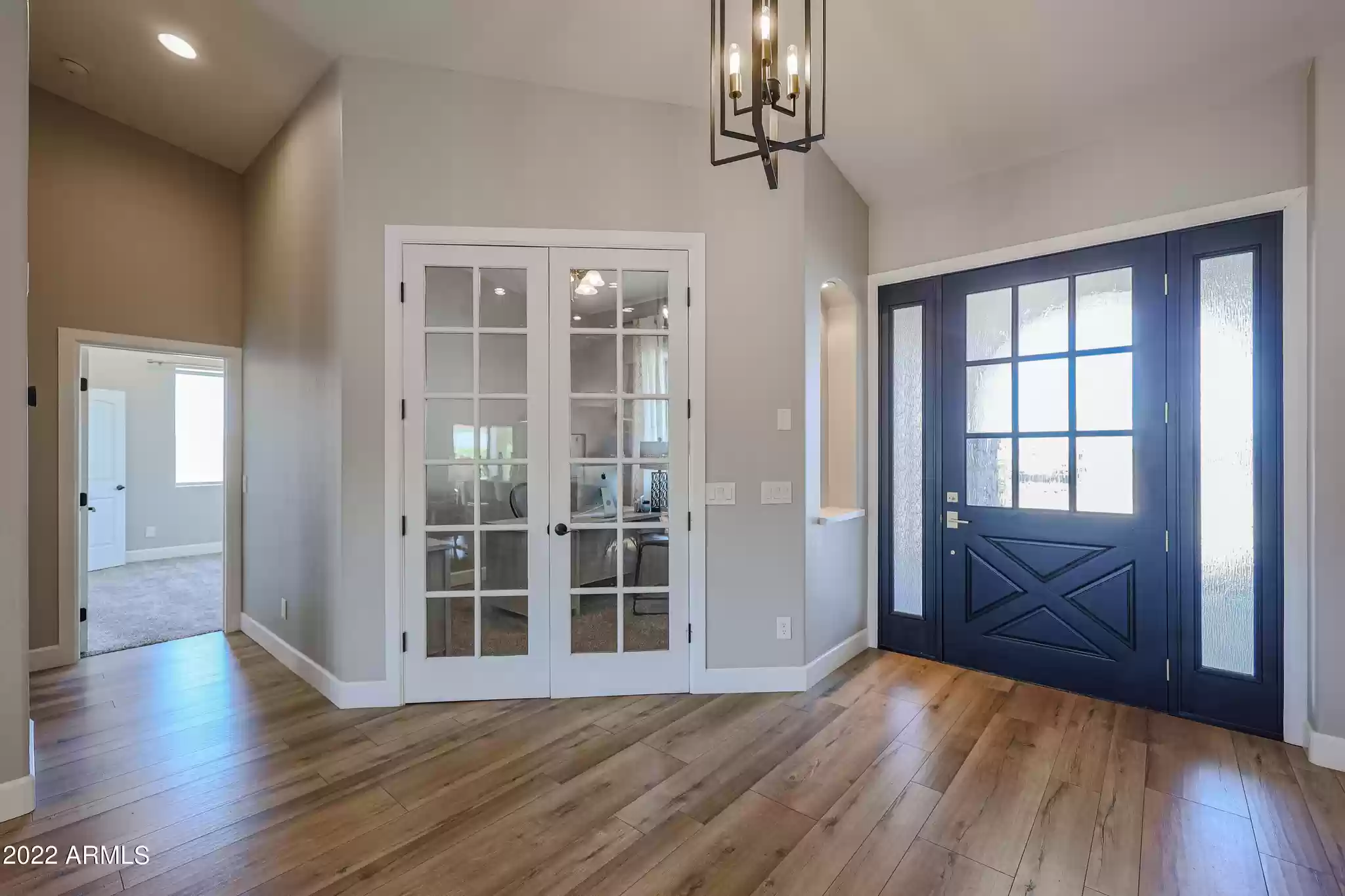 Entrance, Den