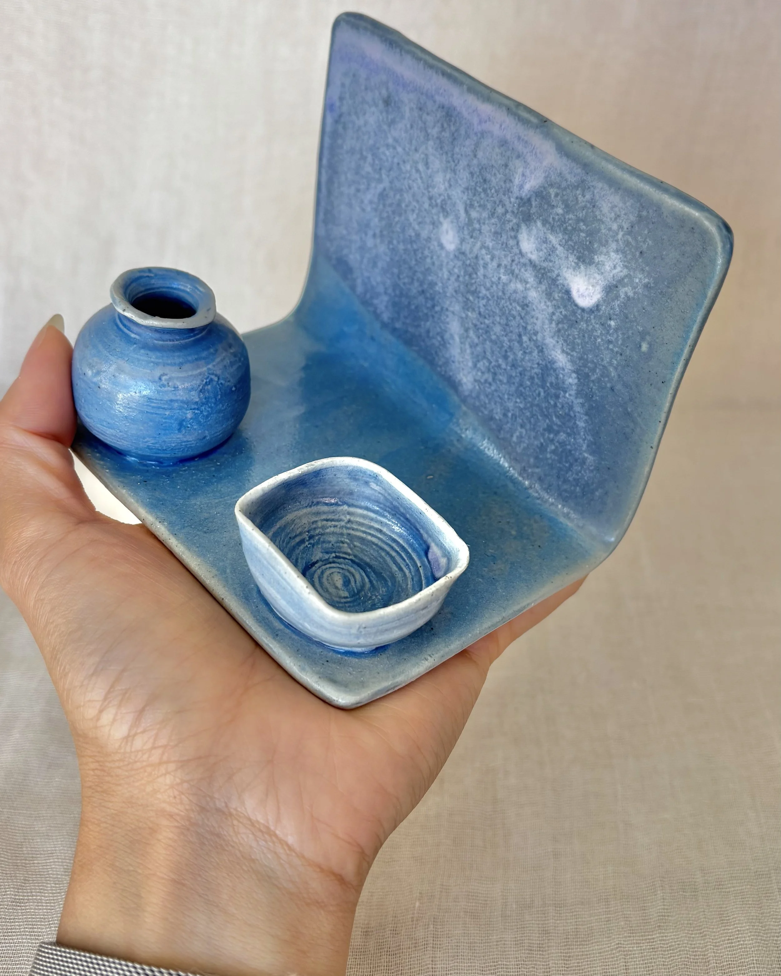 handmade-blue-ceramic-card-stand-top-view-in-hand.jpeg