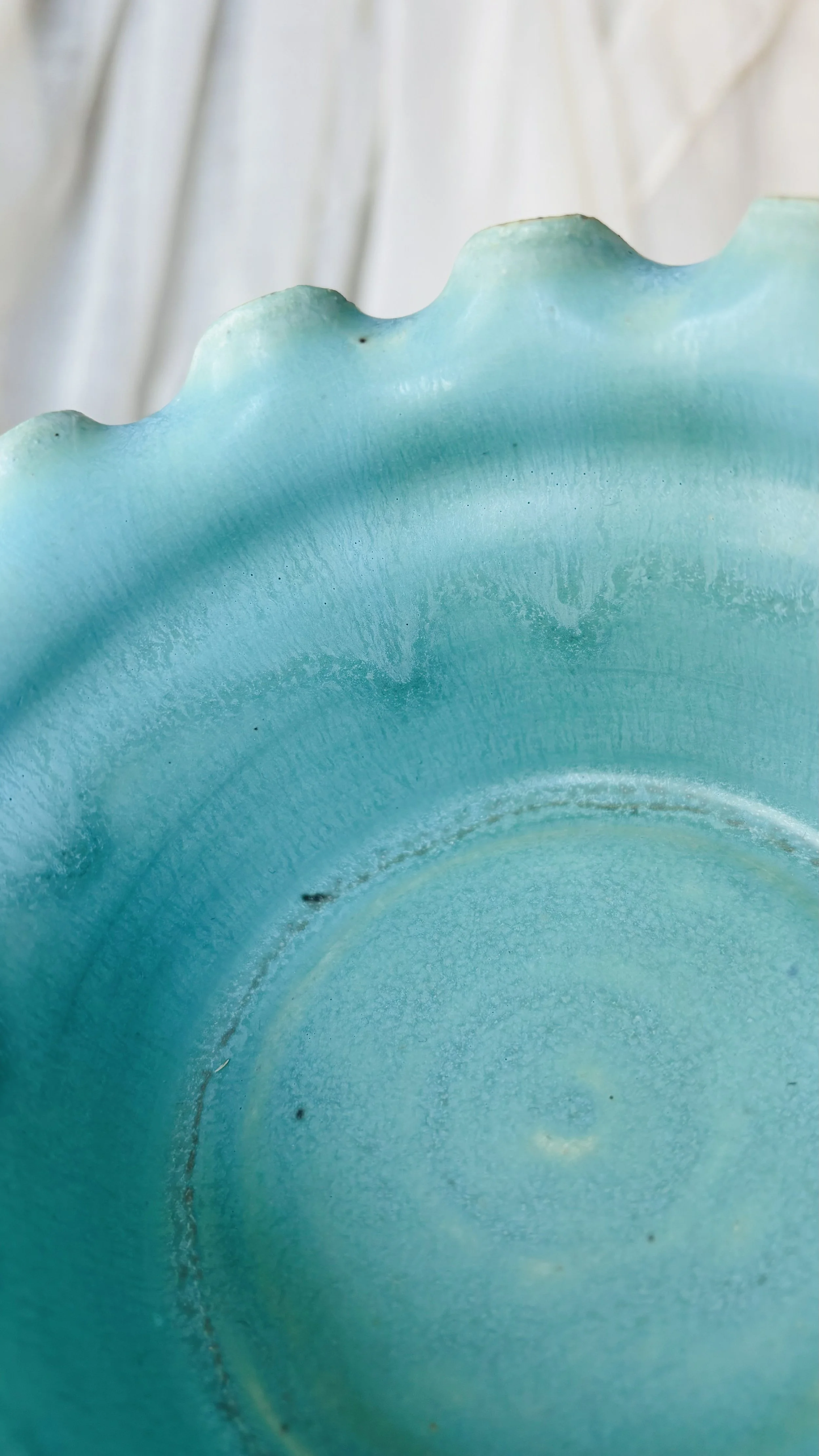 pooterie-ice-cream-bowl-mint-glaze-detail-01.jpg