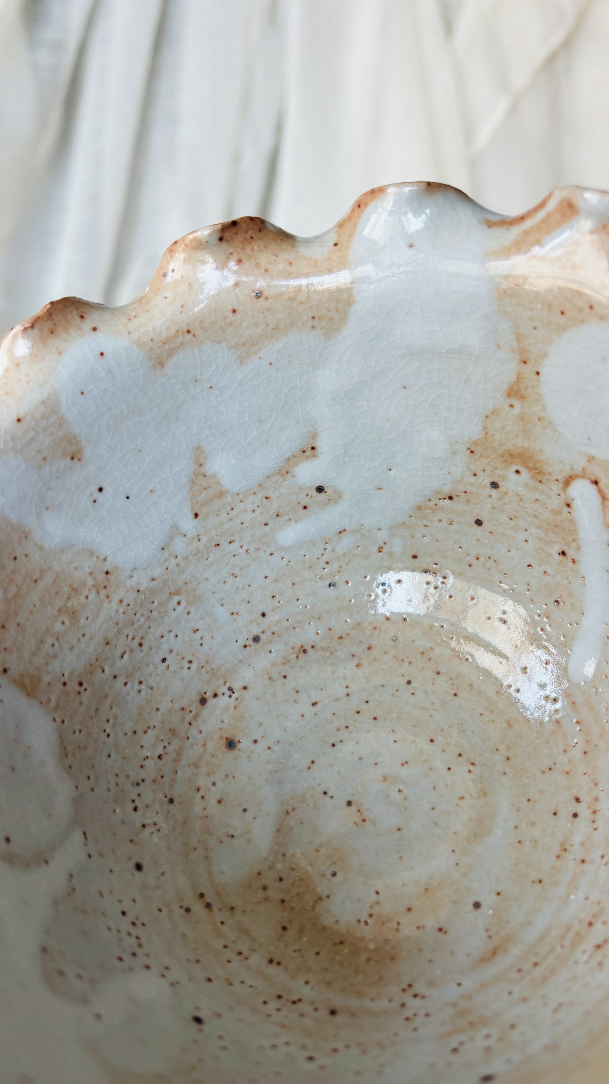 pooterie-ice-cream-bowl-salted-caramel-glaze-detail-01.jpg