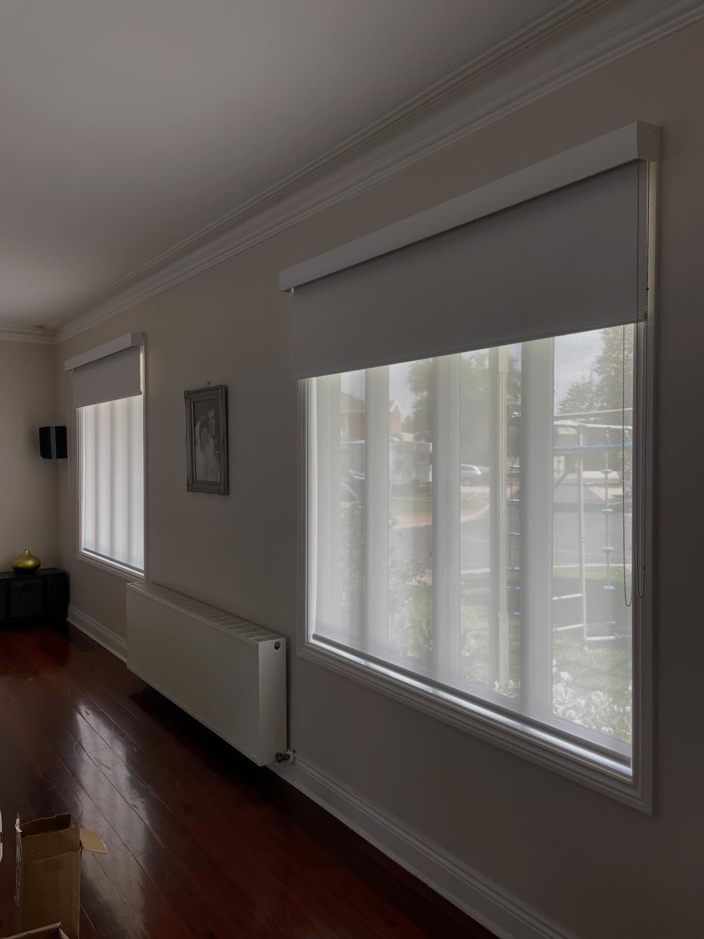 SYLX&Egrave; TRANSFORMATION ✅

From weathered and dated venetian blinds to sleek, modern double roller blinds with pelmets. 

The difference window furnishings can make to a space!

www.sylxeinteriors.com.au