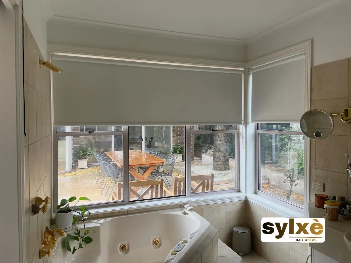 Blockout Roller Blinds 

@sylxe_interiors 
www.sylxeinteriors.com.au

#rollerblinds #rollerblindsmelbourne #melbournecurtains #melbournehomedesign