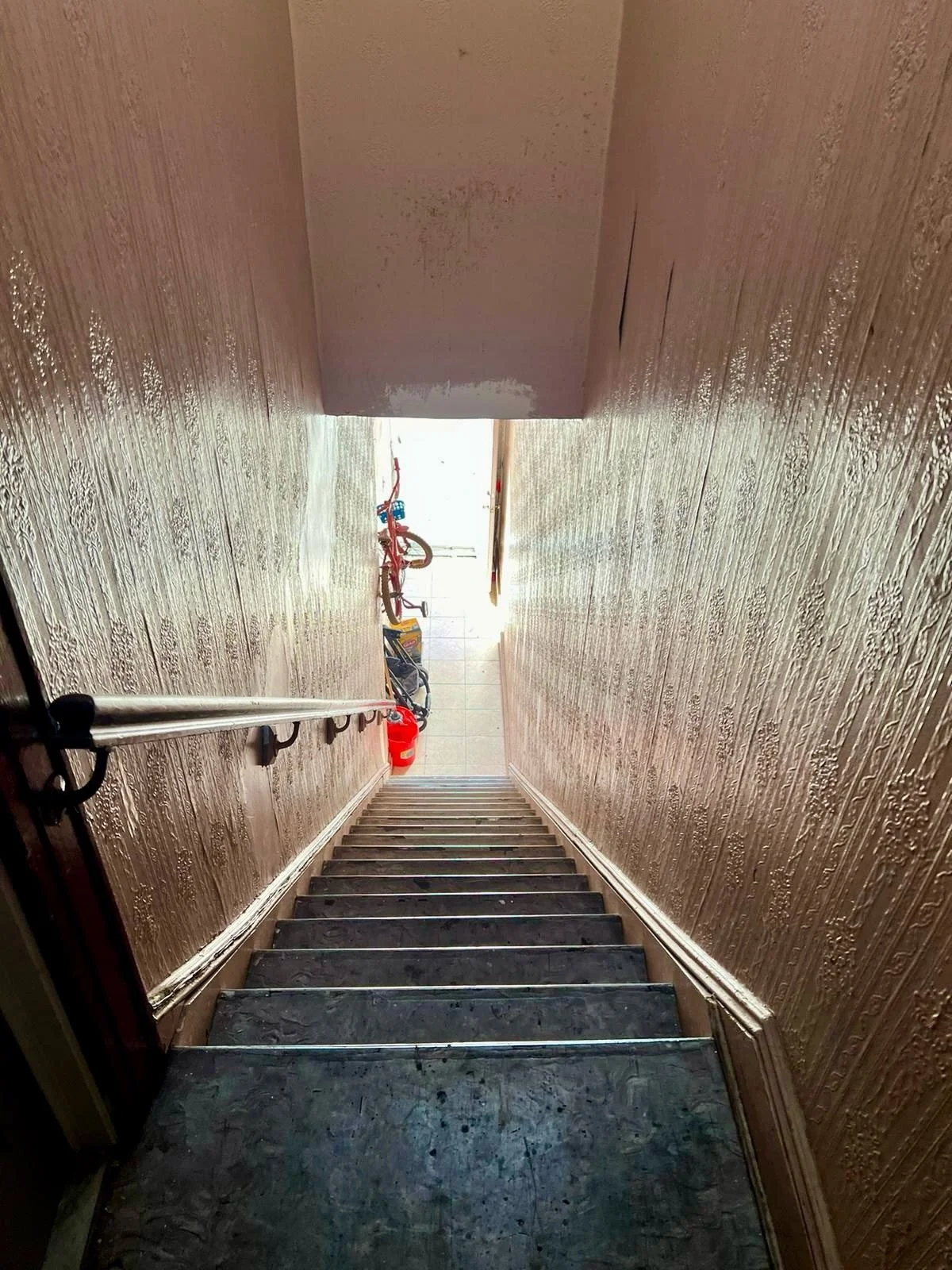 What a difference the right updates can make 👀 This once dark hallway and staircase is now clean, bright, and completely refreshed with a new door to finish the look.

#transformation #lightandbright #contractornyc #longisland #homereno
