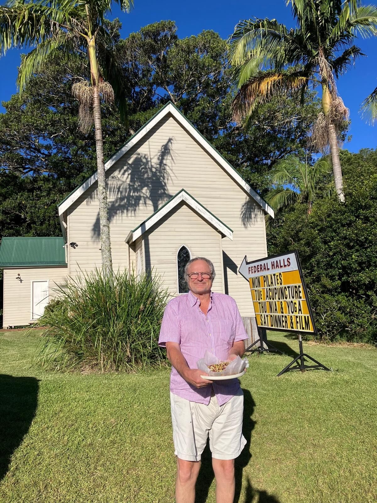 Richard pretty chuffed with the cake we baked to donate to the Federal Loves Refugees fundraiser this eve. 
@federallovesrefugees @honey.bee.homes.agedcare 
#communityinvolvement #supportingourcommunity