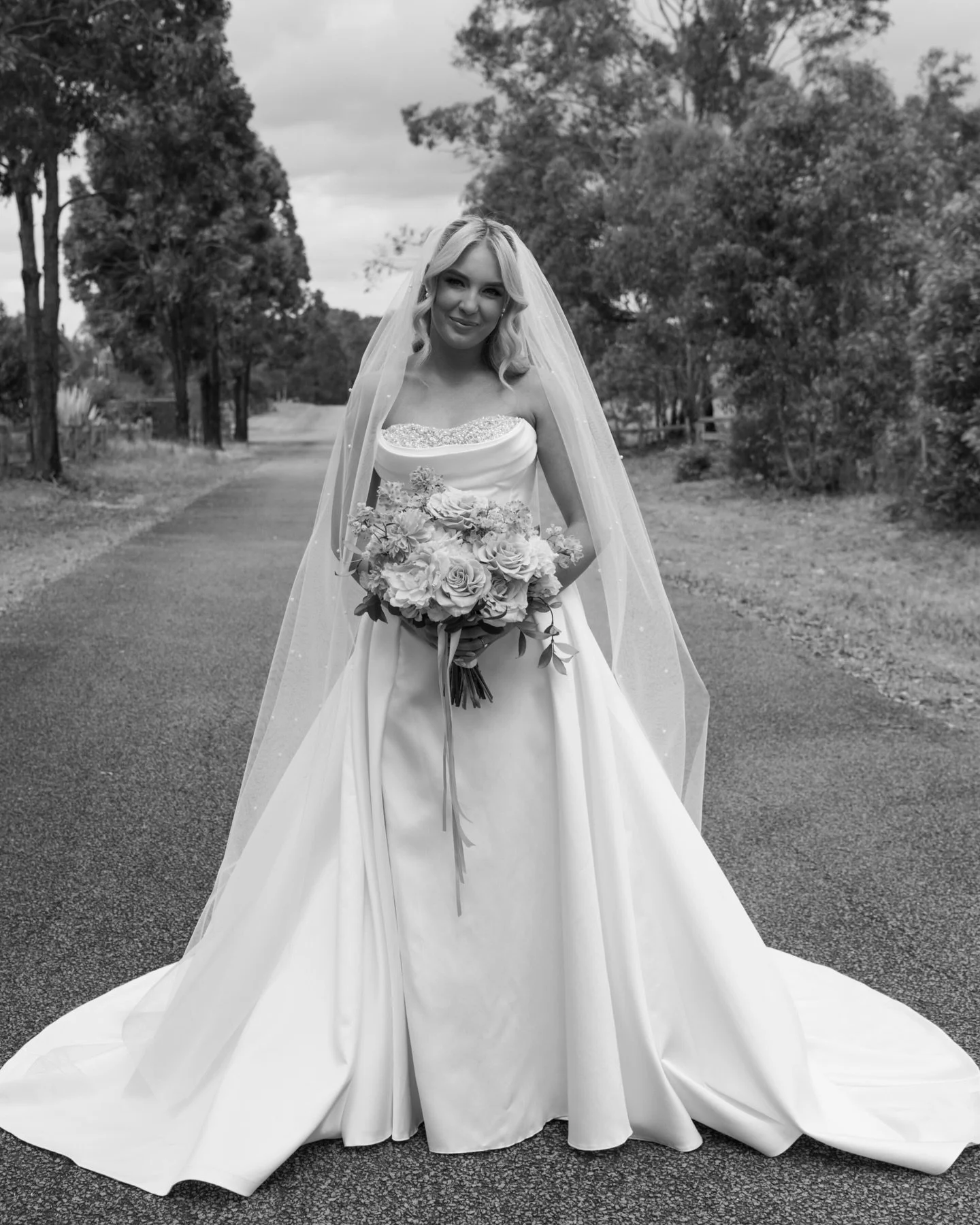 A moment for the Bride and the finer details 💌