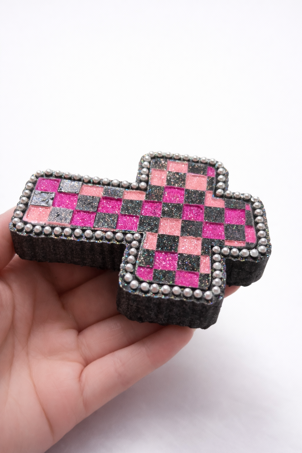 Pearl Checkered Cross Pink Freshie 2.png