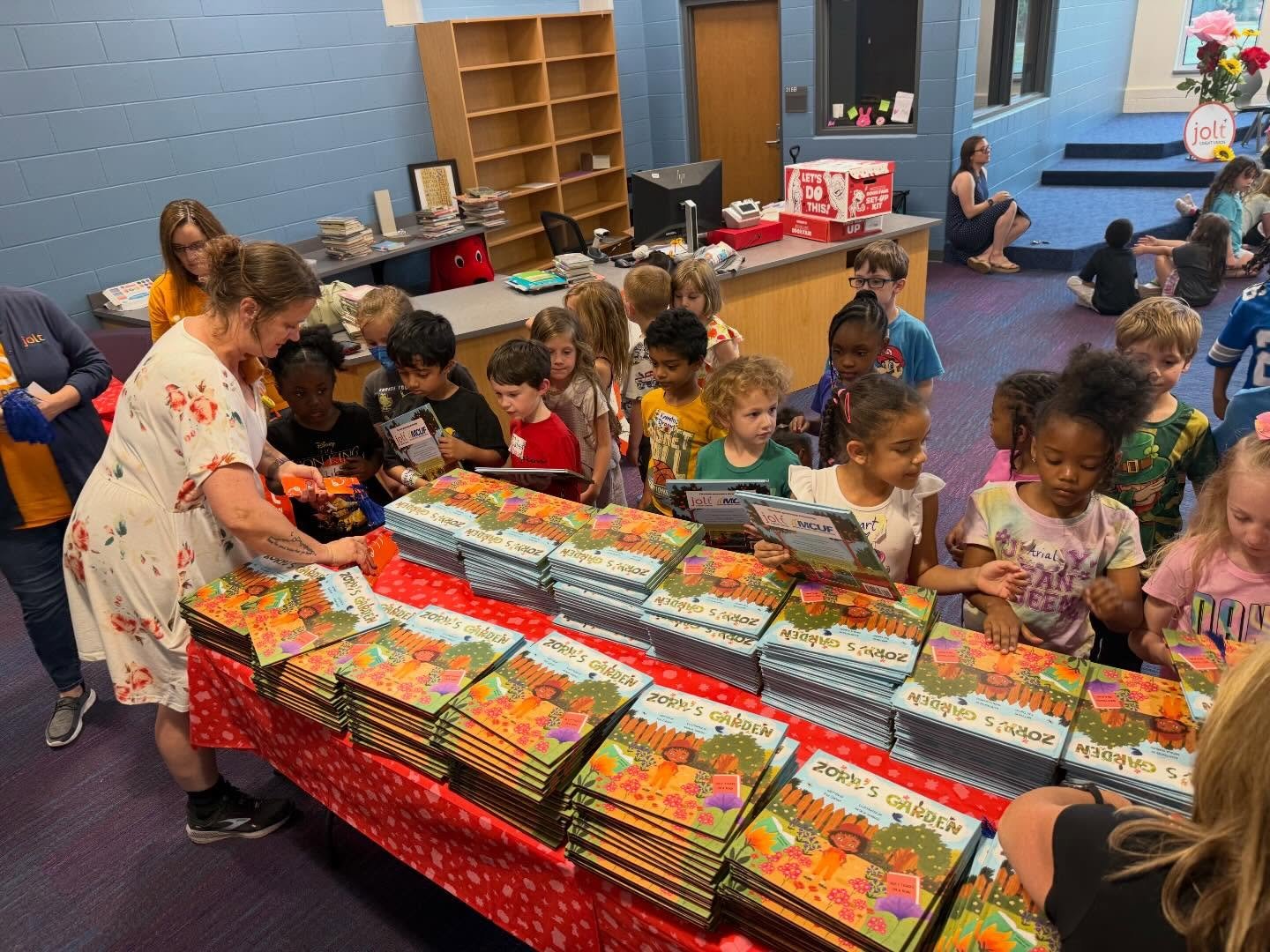What could be better than seeing so many smiling faces in Zora&rsquo;s Garden??? 🌻📚 

We can&rsquo;t wait to introduce even more friends to Zora Neale Hurston, storytelling, and the power of imagination! Want to help? Just ask us how 💗