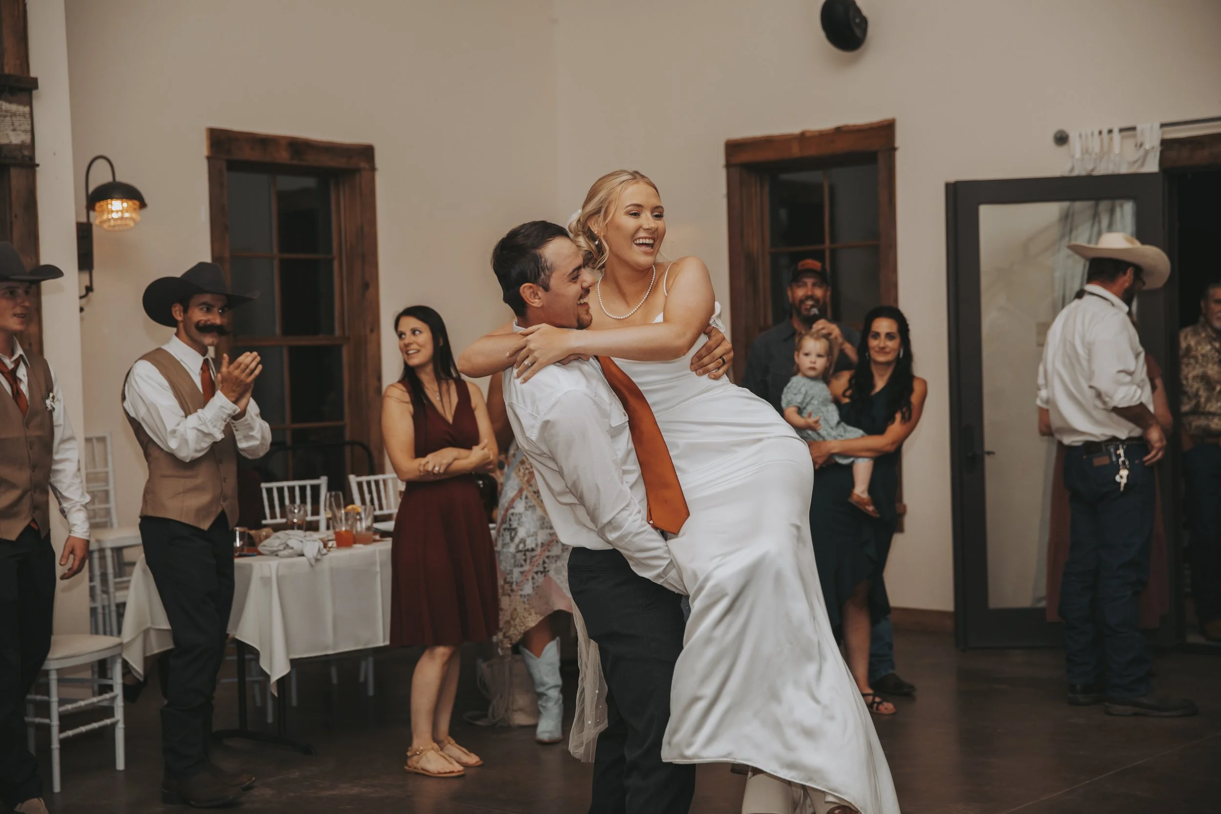 20230826_MixedFiles_agu.2023_wedding.senior.family_5643.jpg