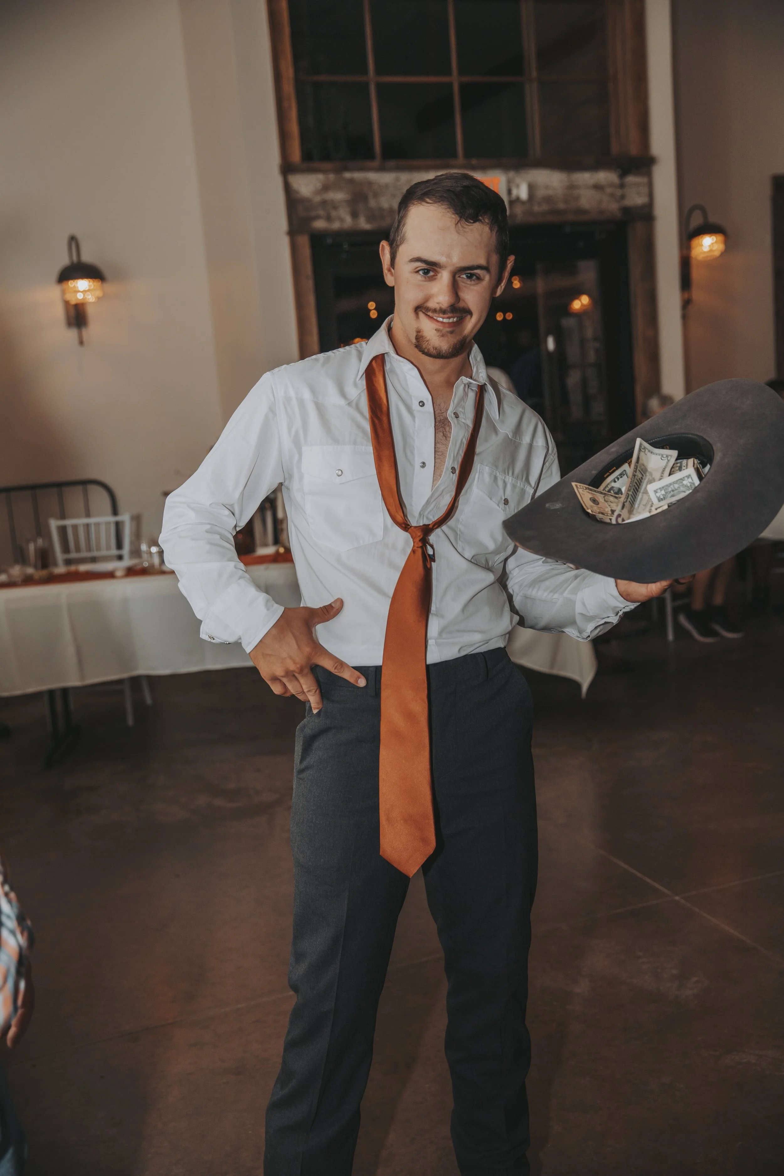 20230826_MixedFiles_agu.2023_wedding.senior.family_5638.jpg