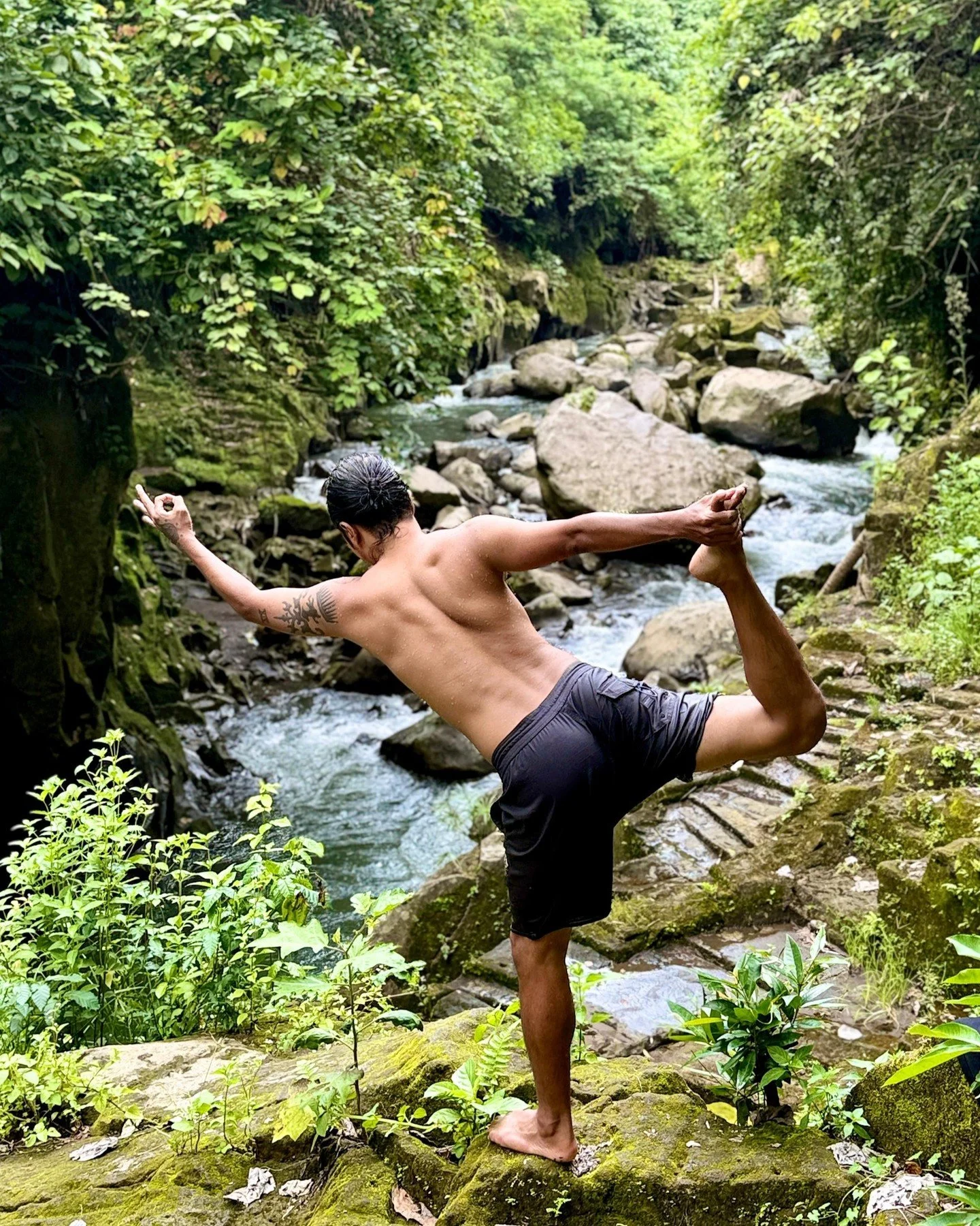 Went for a picnic at the jungle river few weeks ago with some friends and it just happened that one of them is a camera wizard.

📸 @sam.kasem