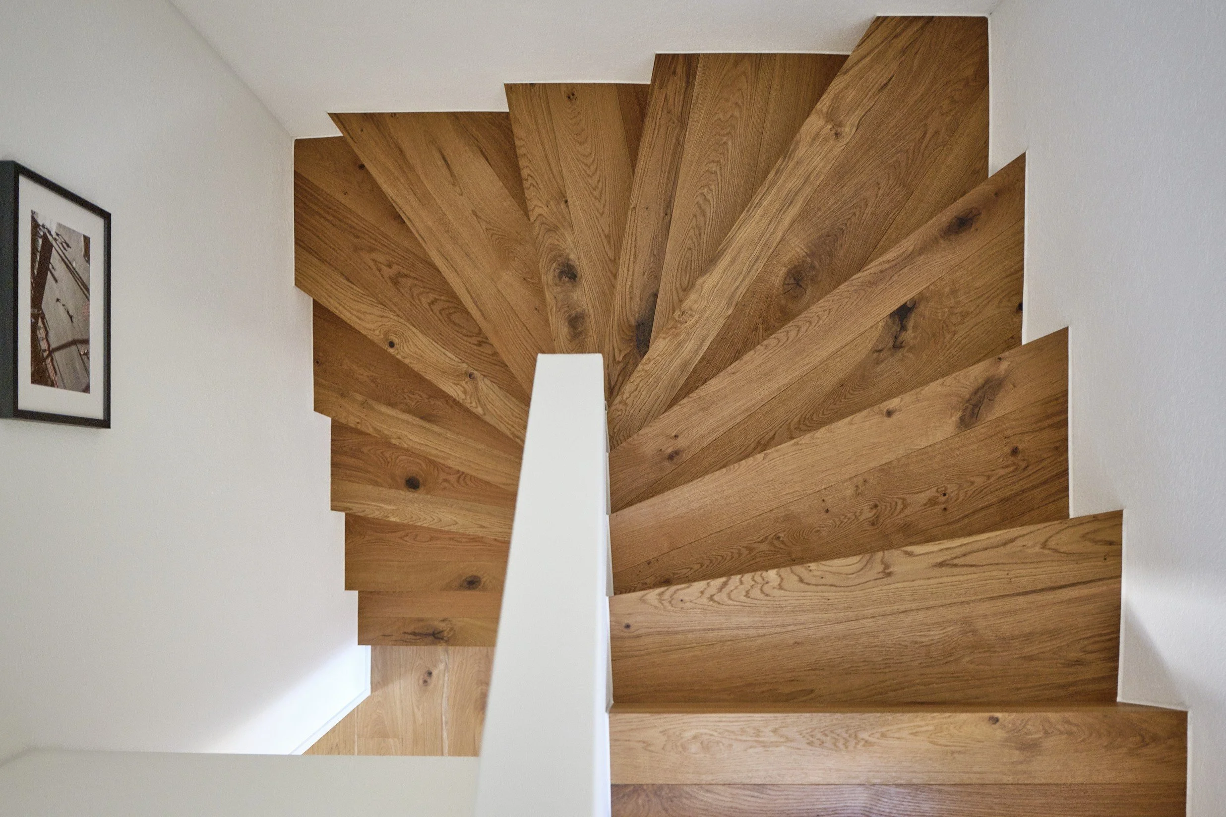 atelier-vonaesch-projekt-efh-renovation-bildgalerie-treppe-von-oben.jpg
