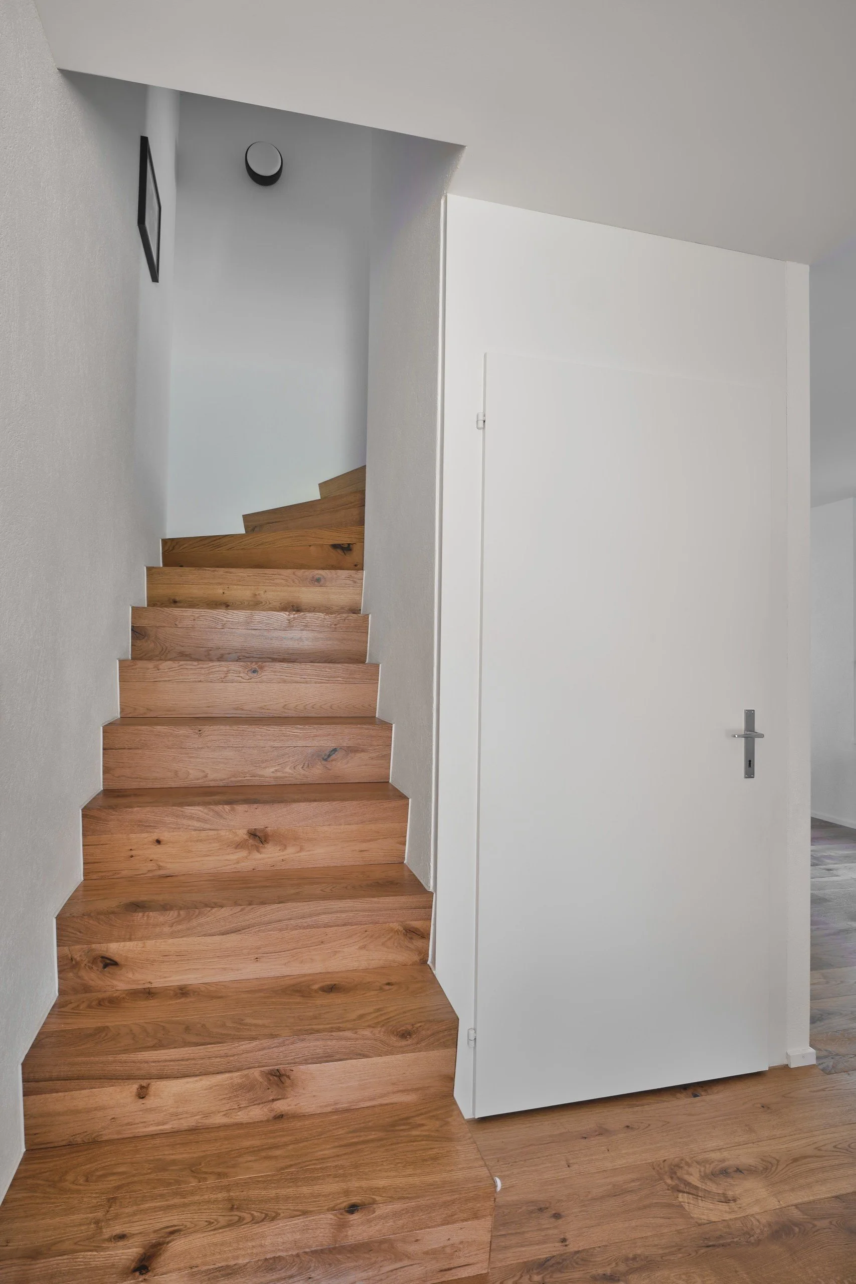 atelier-vonaesch-projekt-efh-renovation-bildgalerie-treppenaufgang.jpg