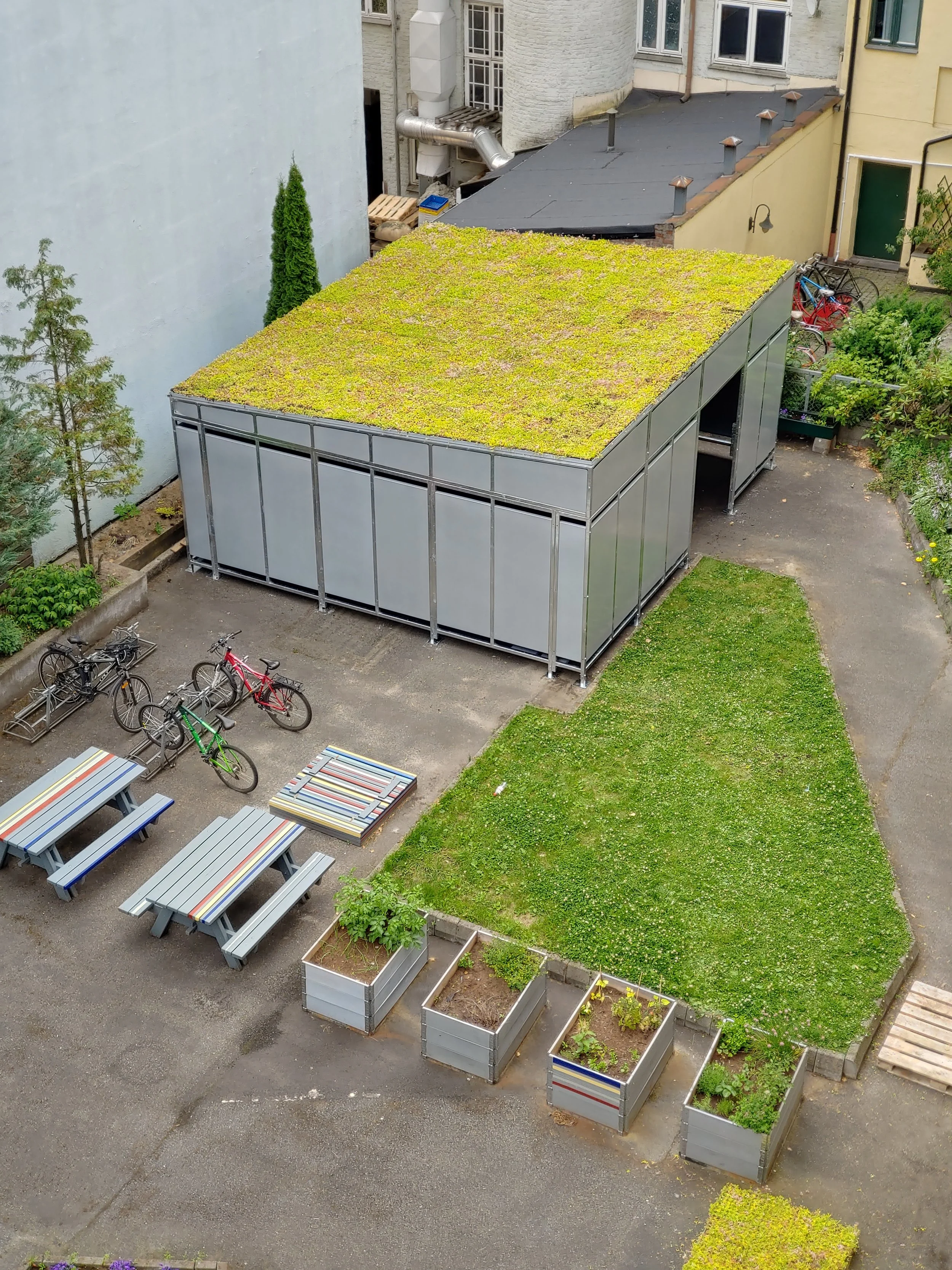 Sykkelskur med sedumtak