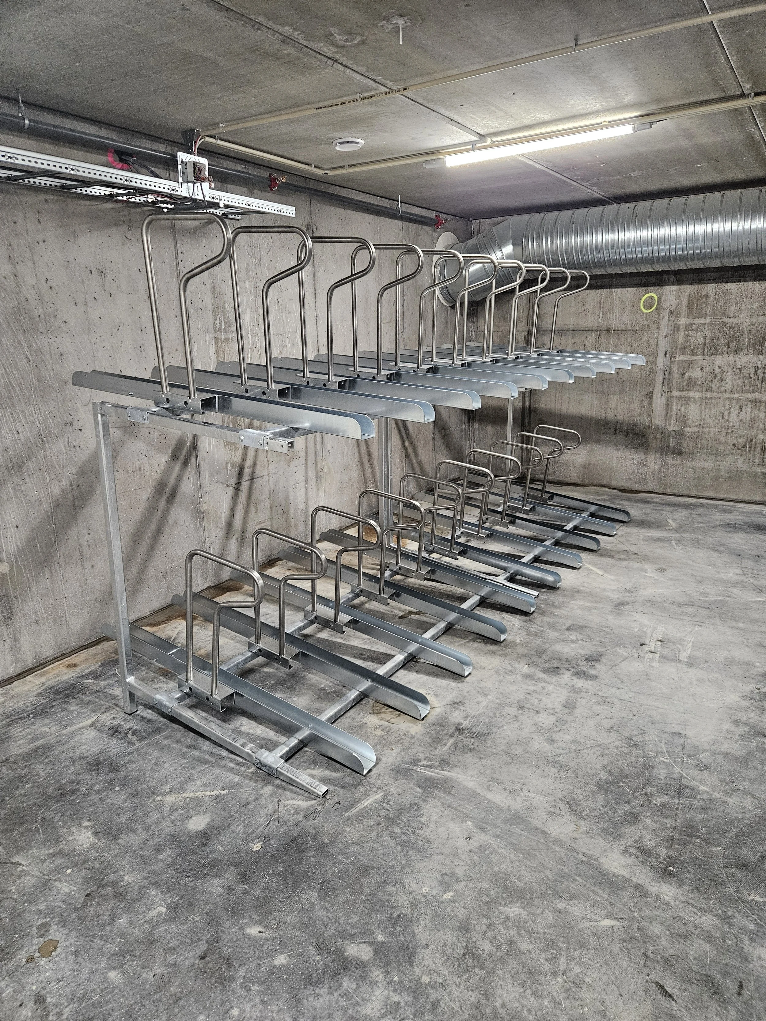 SR 10-2 sykkelstativ i kjeller