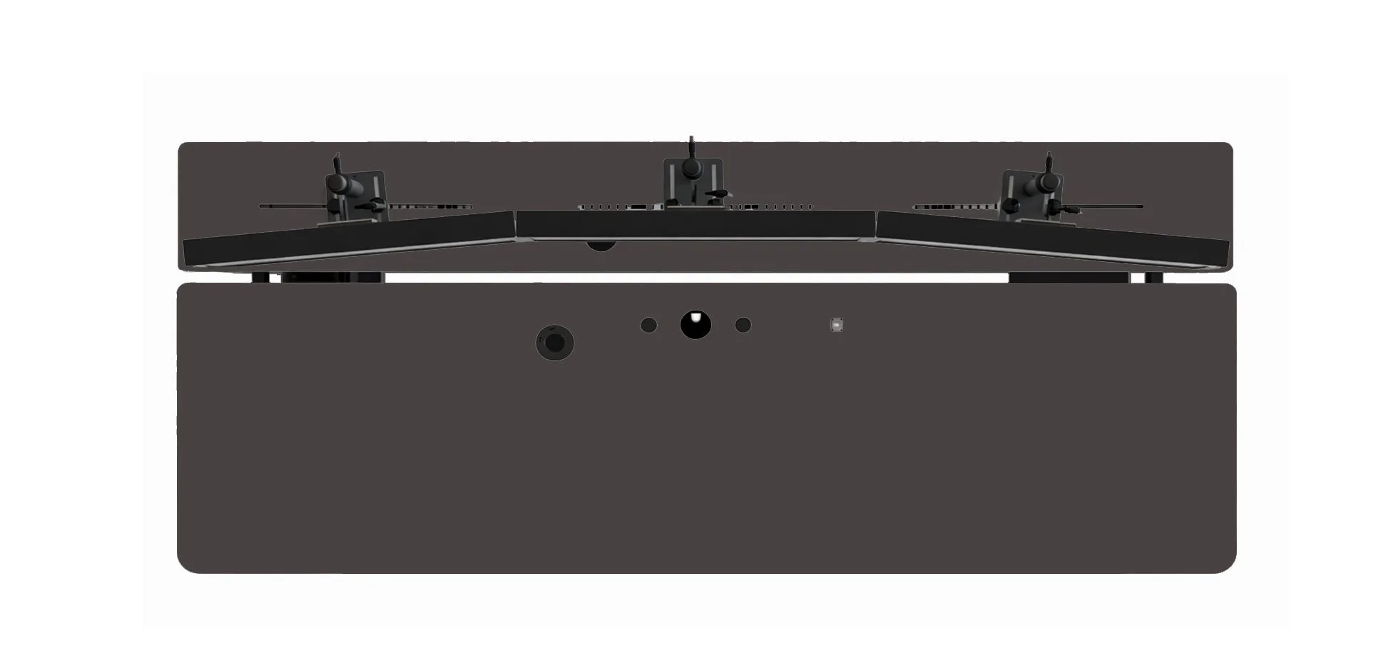 Operatørbord med rett form for kontrolrom