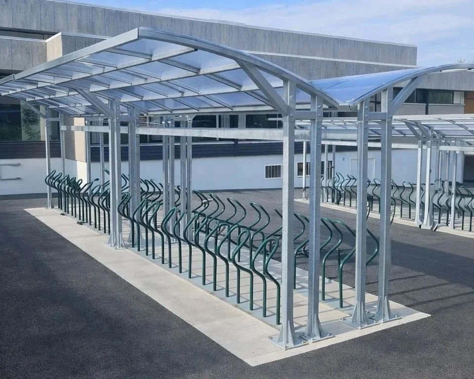 sykkeltak som passer perfekt til skoler og idrettshaller