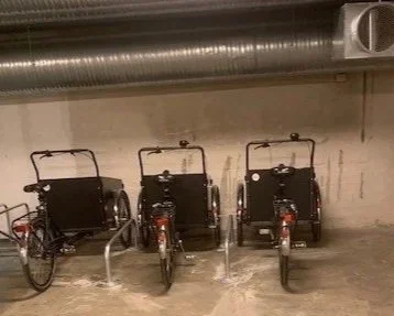 lastesykkelstativ for sikker plassering av laste og varesykler i fellesgarasje