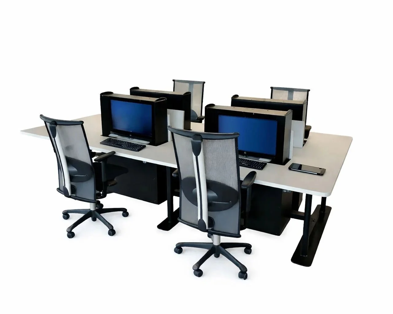 vakkert møtebord med innfelte skjermer