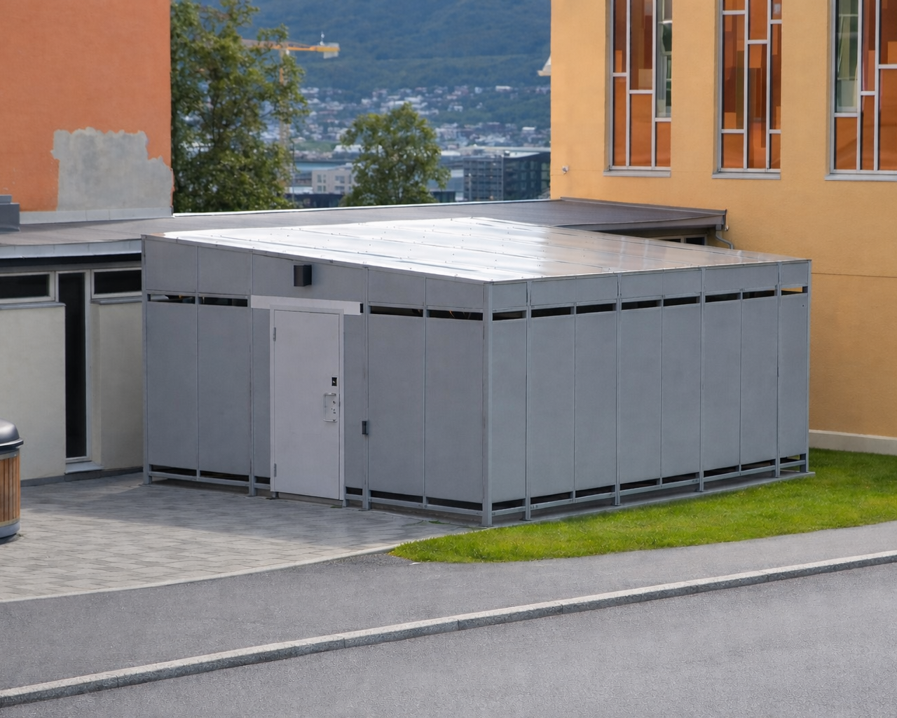 Sykkelhotell ved skole i tromsø