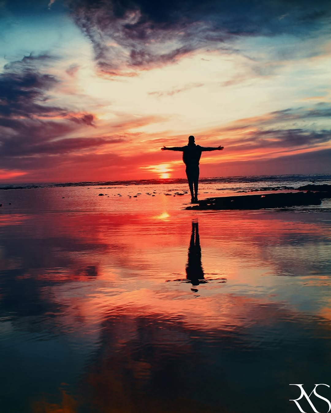 Daylight Savings is here, and we're welcoming the extra light. A small shift in time brings a big shift in energy - longer days, brighter spaces, and a reminder of how transformative natural light is in the environments we create. 
Stepping into the 