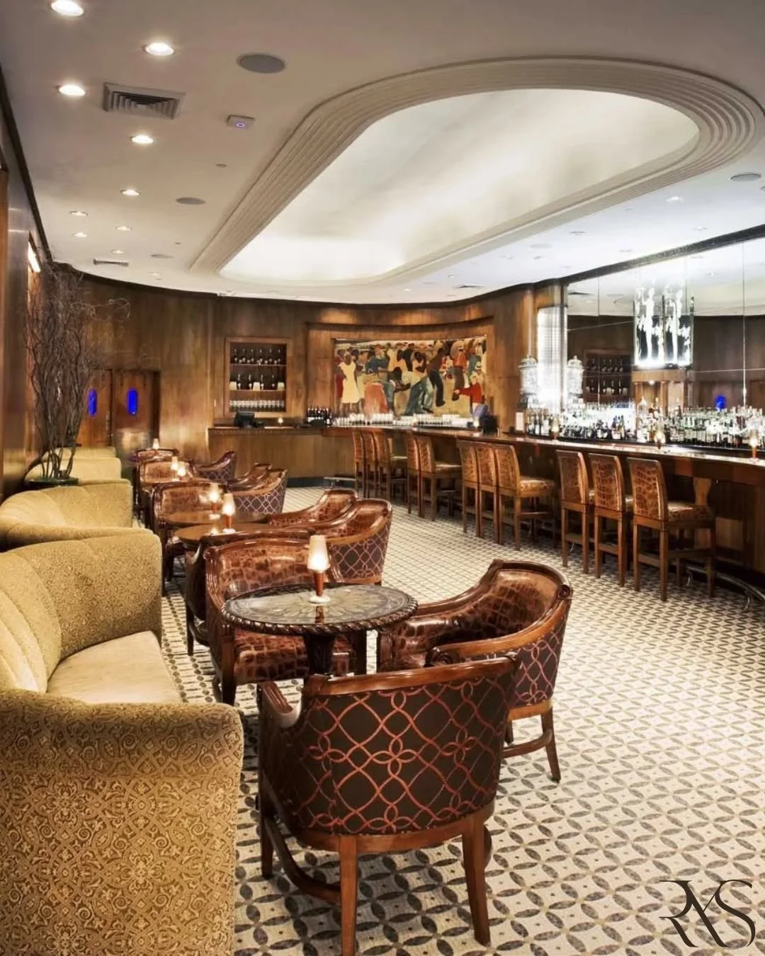 Some of the most successful hospitality spaces aren't designed for a specific moment. They're designed to support many. 

Morning coffee. 
An impromptu meeting. 
A celebratory dinner. 
A quiet drink at the end of the day.
Thoughtful hospitality desig
