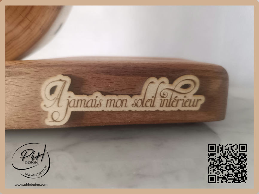 La phrase gravée et découpée