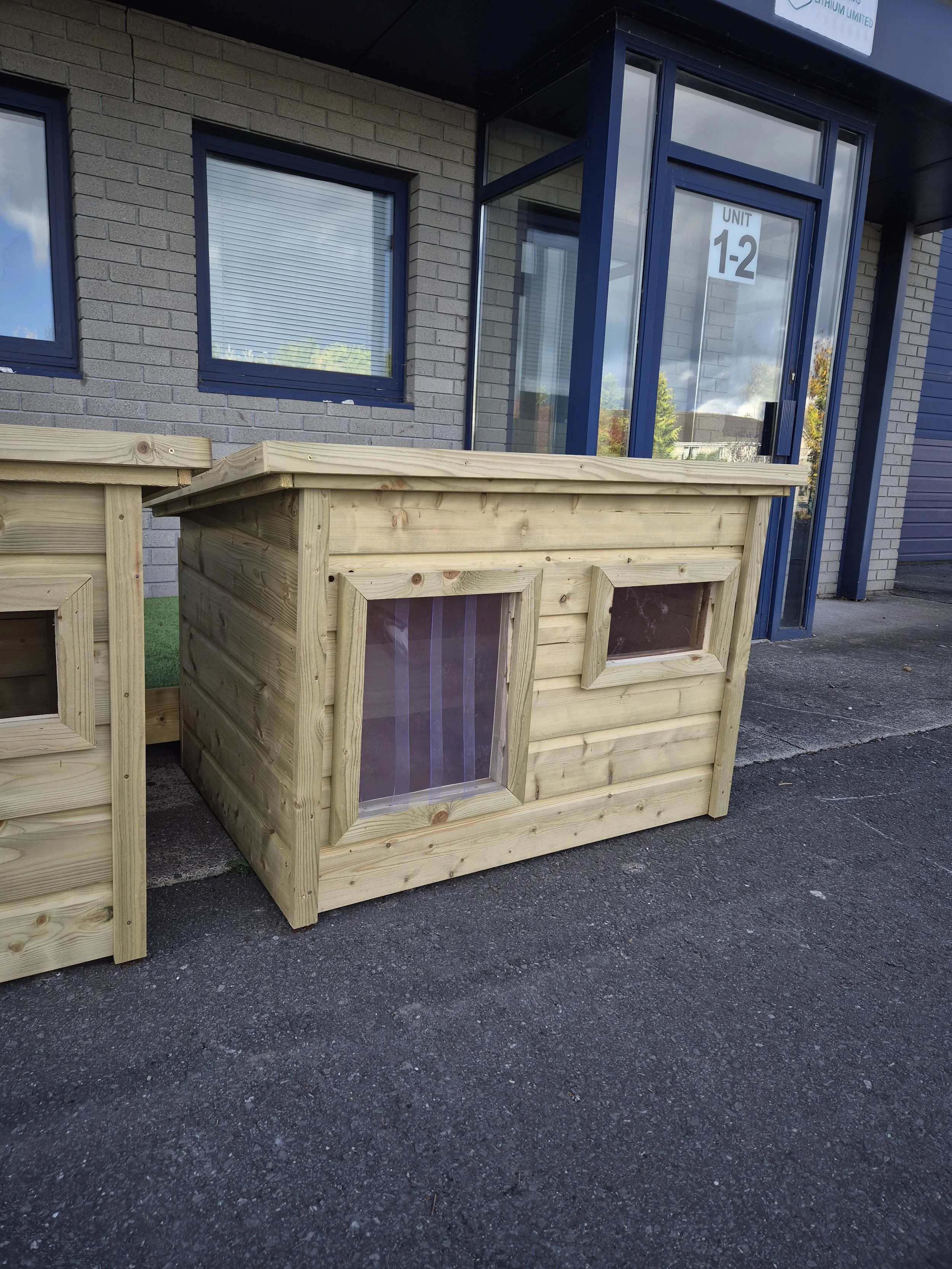 Large Timber Dog House