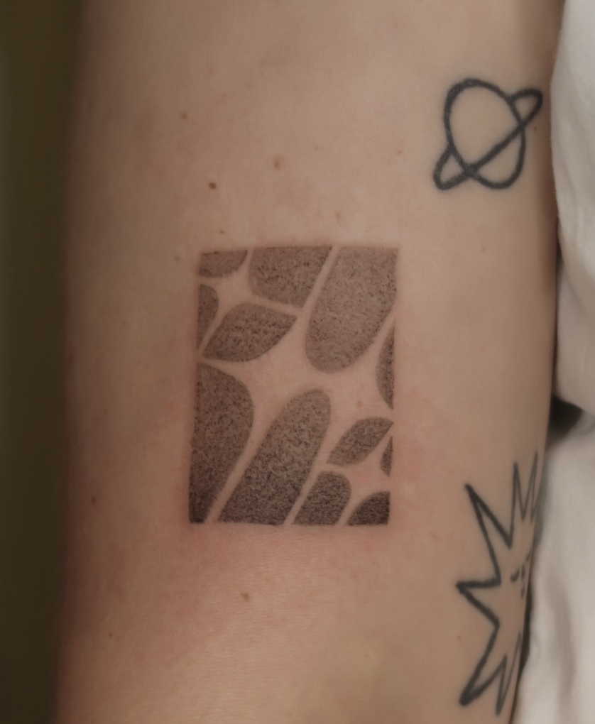 Tattoo of a series of sparkles in a rectangle, expressed with soft gradient and stippled shading. Work by Wanissa, a tattooer in Melbourne exploring shapes, stars, sparkles, tiles, ornaments and florals.