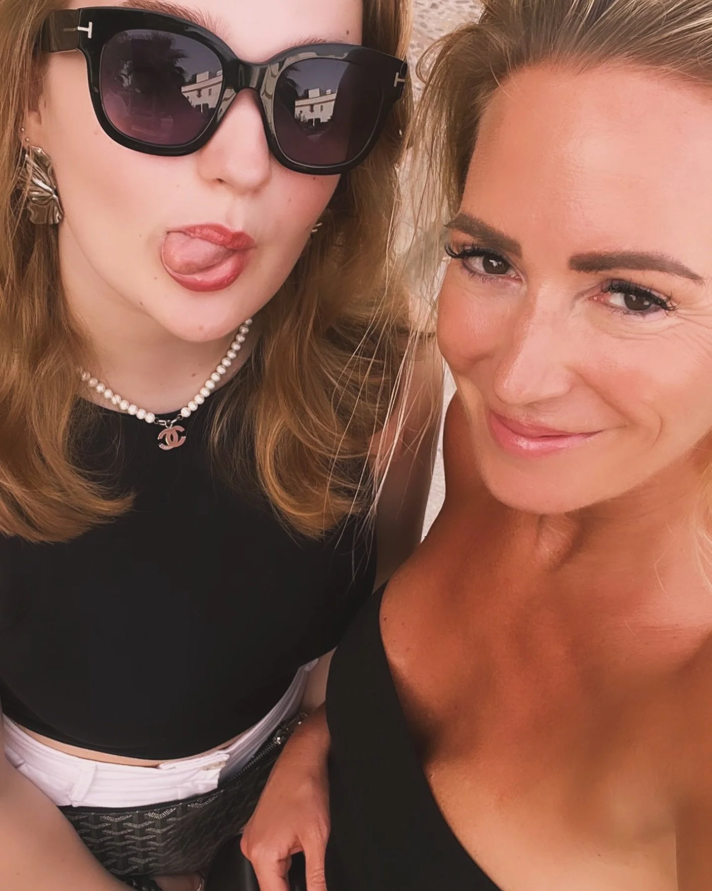 Lieve Elle, dan &ldquo;opeens&rdquo; ben je 18 jaar. Hoe dan!!! 18 jaar geleden werd de wereld met jouw komst een stukje mooier❣️ Jij maakte mij trotse mama van een mooi meisje, die toen al heel precies wist wat ze wilde. Werd exact op de uitgerekend