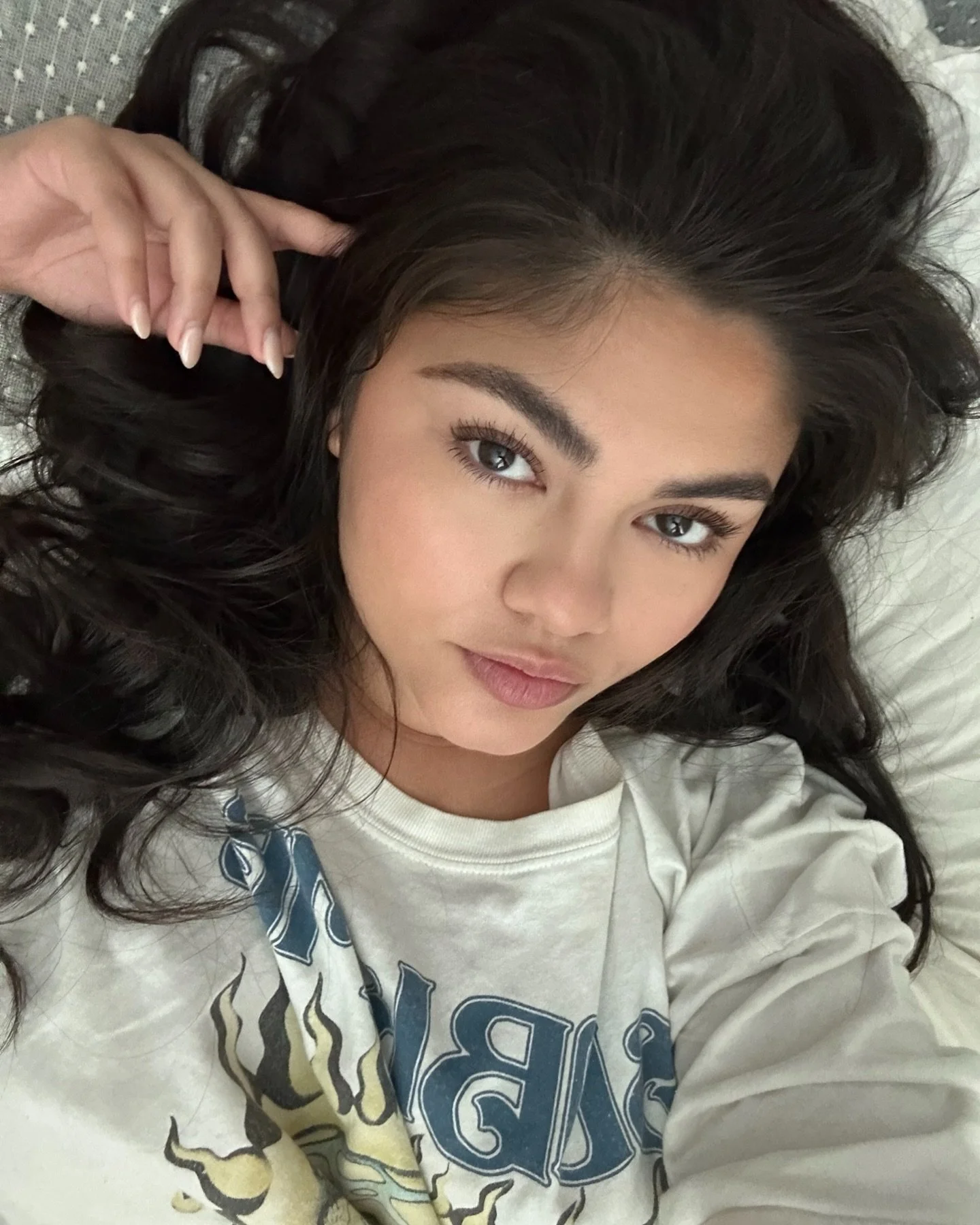 A few good old fashioned selfies for the feed. ✨