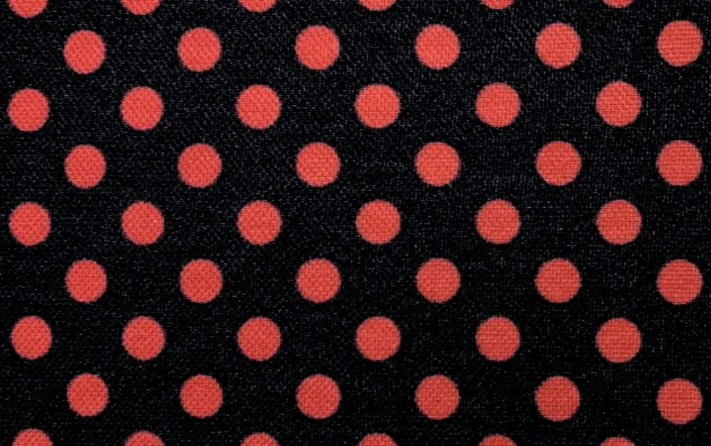 PUNTO SEDA TOPO PEQ FDO NEGRO - 4001-ROJO.jpg