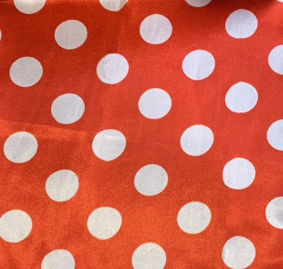 5547-RASO-7006 BOLAS BLANCAS FONDO ROJO.jpg