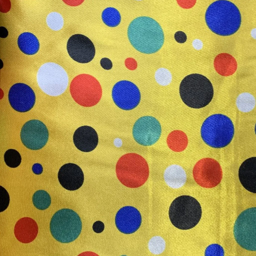5558-RASO-7017 BOLAS COLORES FONDO AMARILLO.jpg
