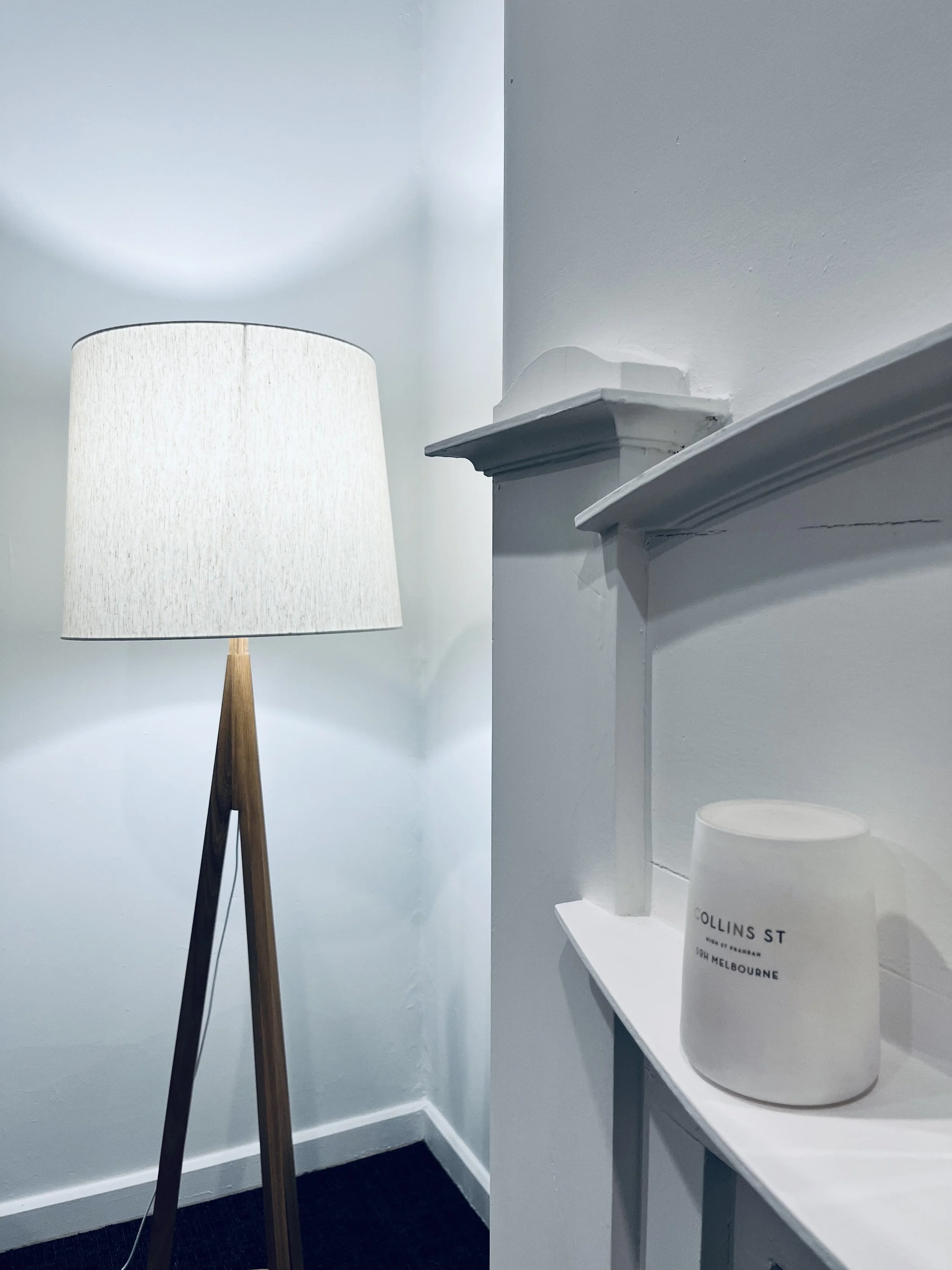 A lamp and a mantle with a candle in psychologists rooms showing a calm atmosphere