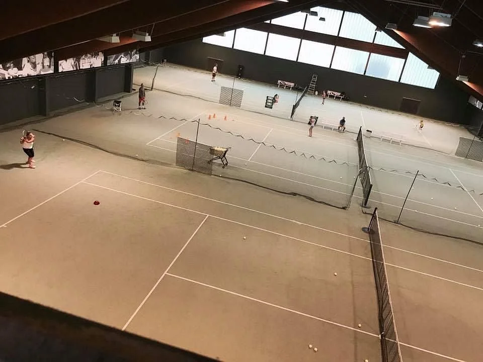 tennishalle.jpg