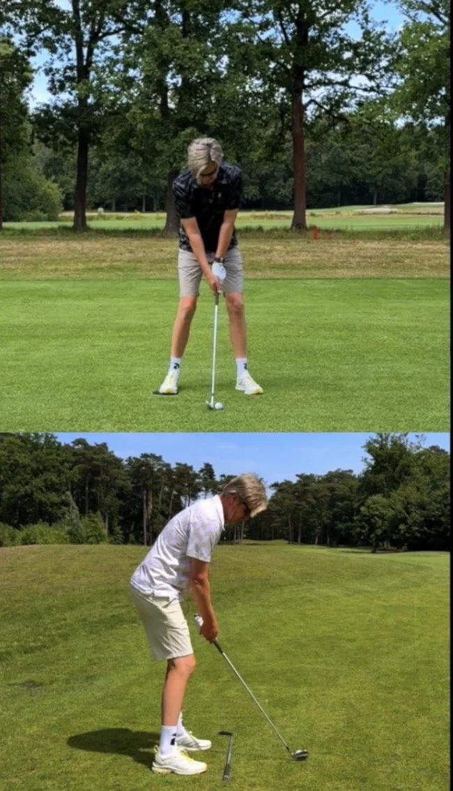 Twee mensen die golfen op een grasveld, met een bos aan de achtergrond.