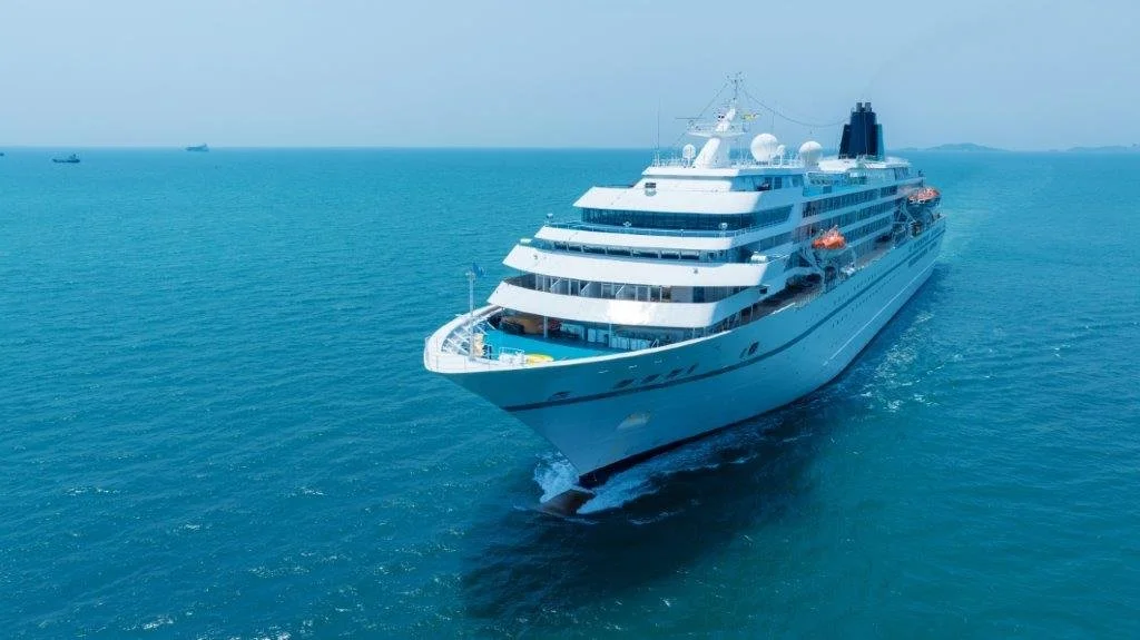 Southampton cruise ship with guests from Hudderfield taken by taxi transfer Holme Valley Travel