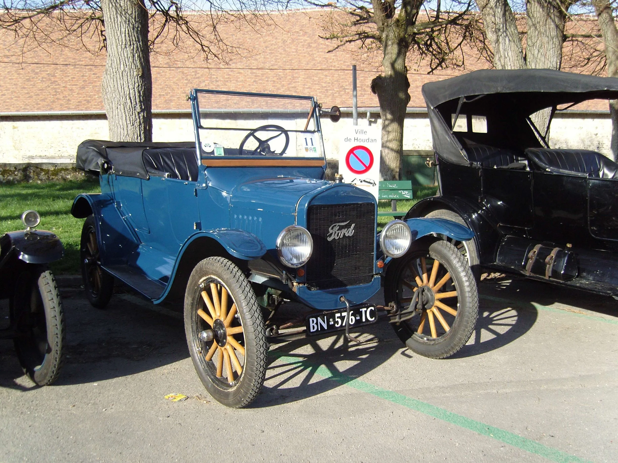 3-Ford-T-Touring-1923.jpg.jpeg